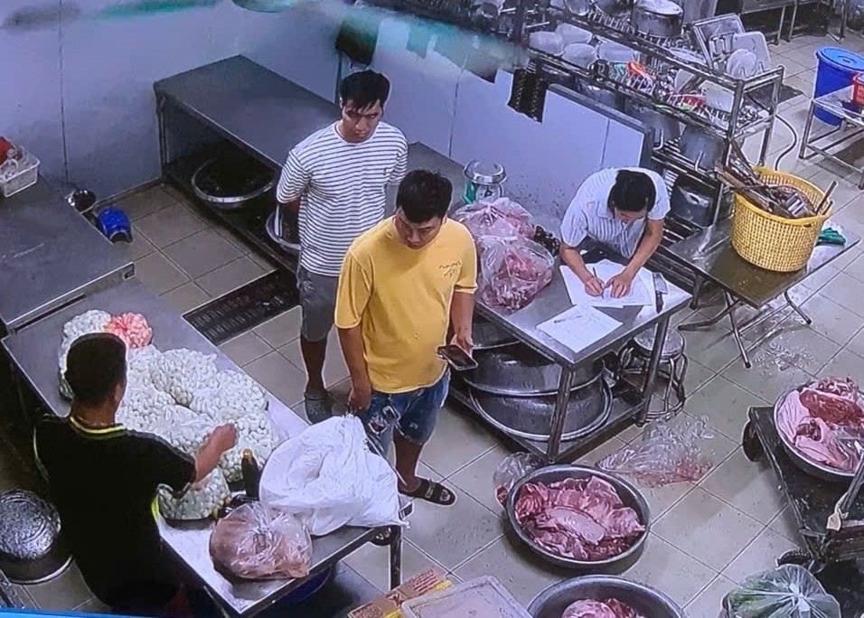 H&agrave; Nội chỉ đạo r&agrave; so&aacute;t an to&agrave;n thực phẩm ở Trường Tiểu học Cự Kh&ecirc;- Ảnh 1.