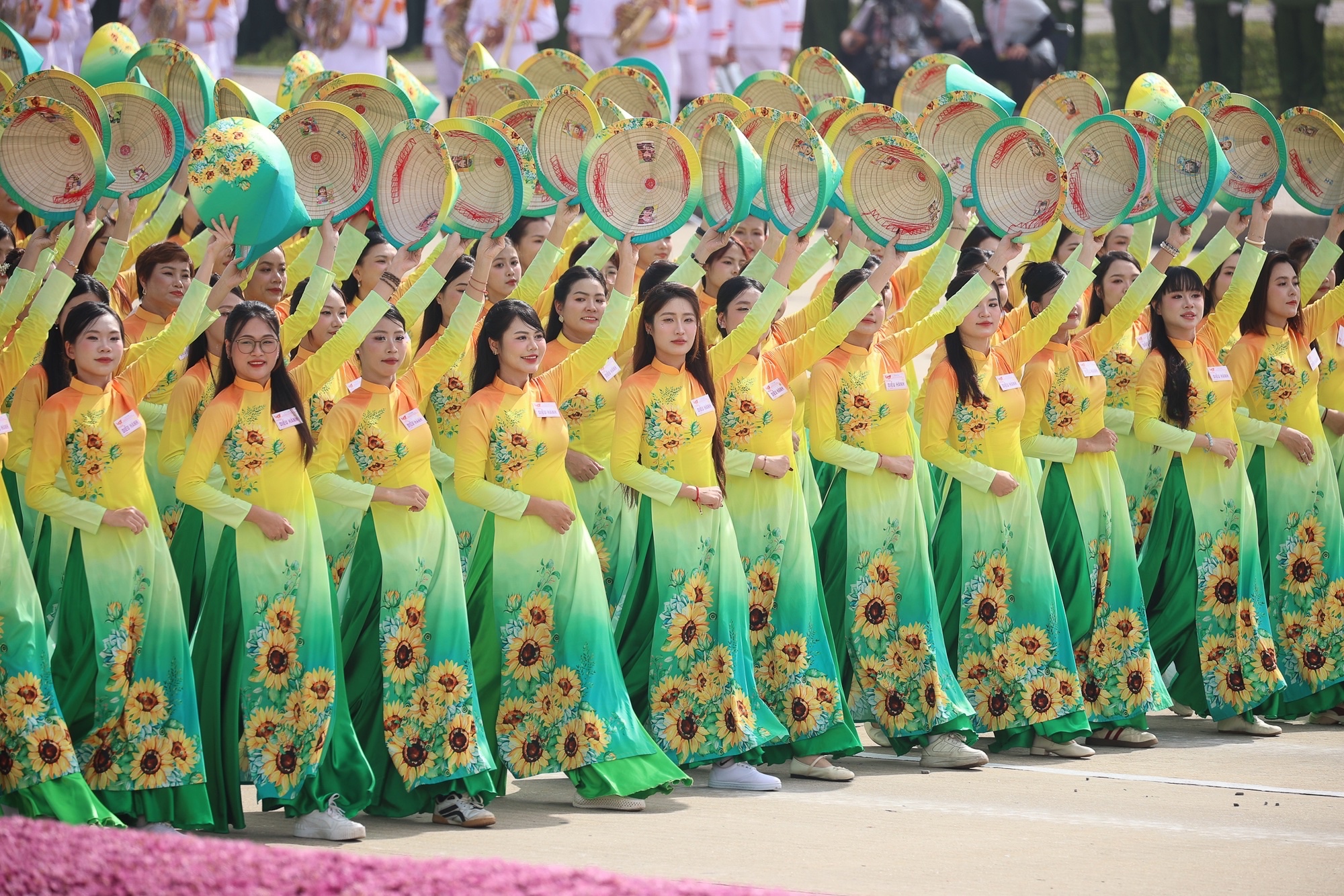 Phụ nữ Việt Nam l&agrave; minh chứng cho &yacute; ch&iacute; ki&ecirc;n cường, kh&aacute;t vọng vươn l&ecirc;n trong kỷ nguy&ecirc;n mới- Ảnh 1.