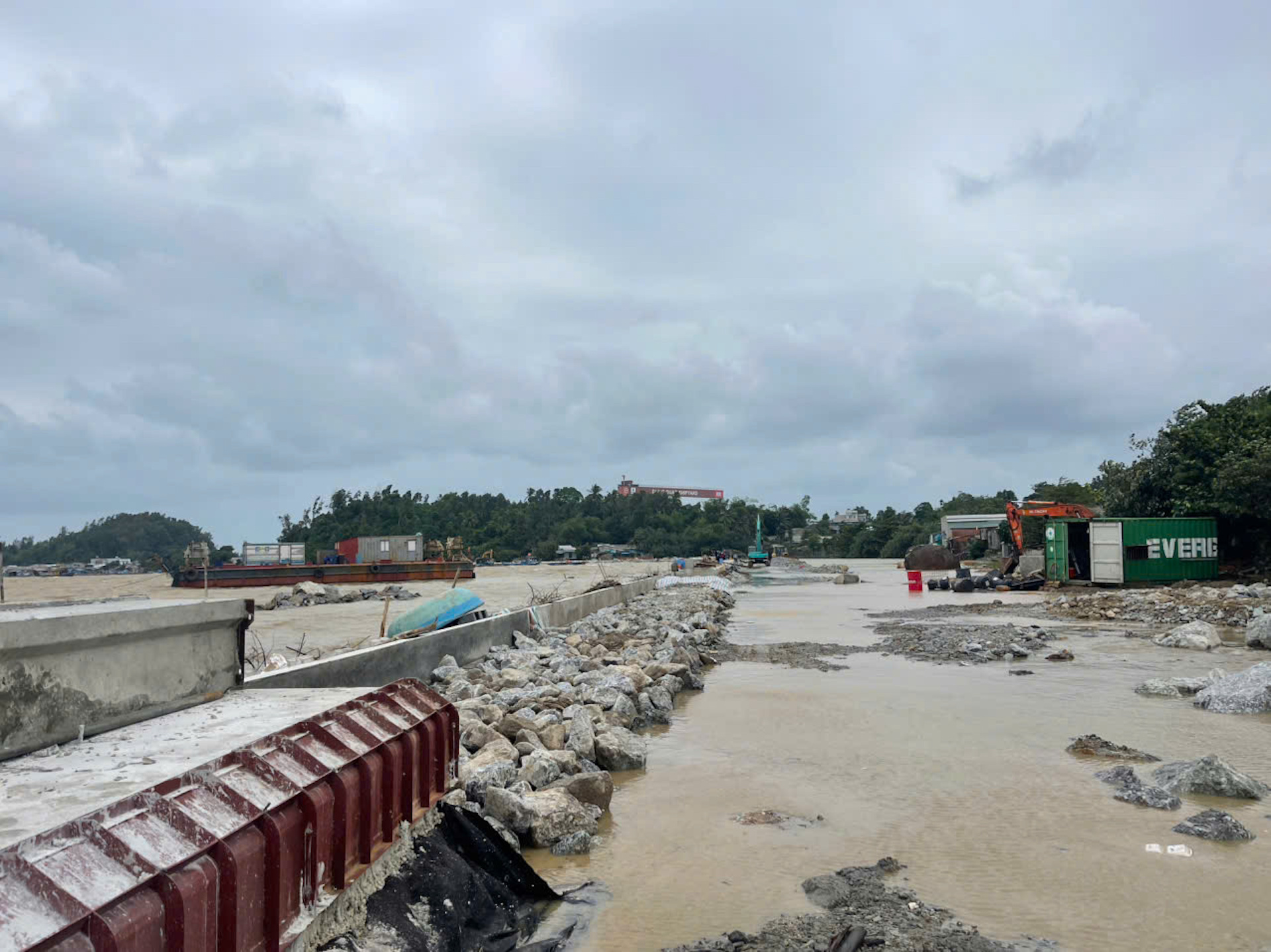 C&aacute;c tỉnh miền Trung chủ động ứng ph&oacute; b&atilde;o số 12- Ảnh 9.