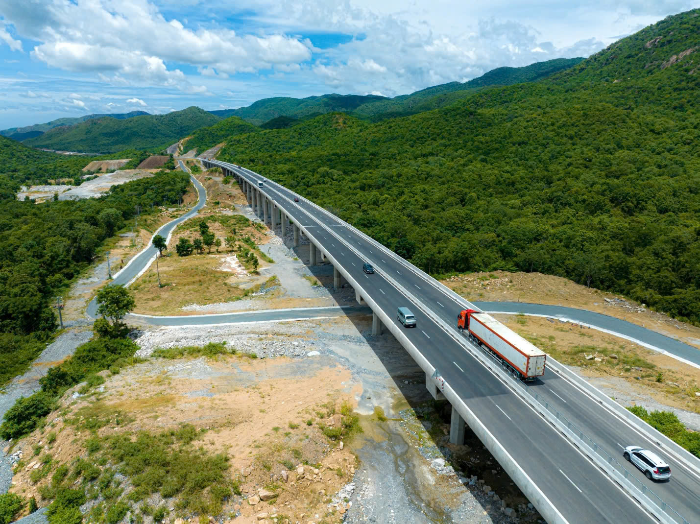 Vì sao Bộ Xây dựng xin điều chỉnh giảm kế hoạch giải ngân vốn gần 7.000 tỷ đồng?- Ảnh 1. Vì sao Bộ Xây dựng xin điều chỉnh giảm kế hoạch giải ngân vốn gần 7.000 tỷ đồng?- Ảnh 1.