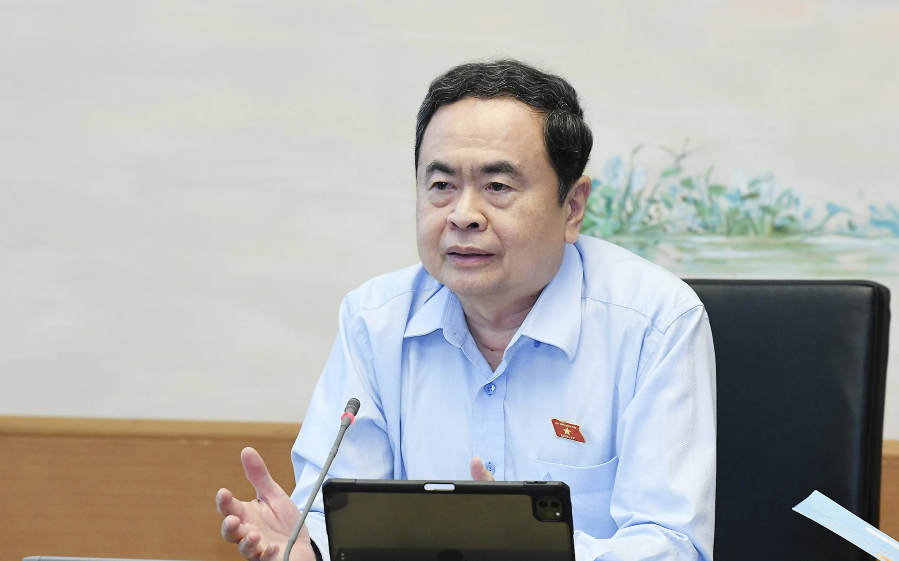 Chủ tịch Quốc hội: Ai kh&ocirc;ng ứng dụng chuyển đổi số, đứng qua một b&ecirc;n để người kh&aacute;c l&agrave;m