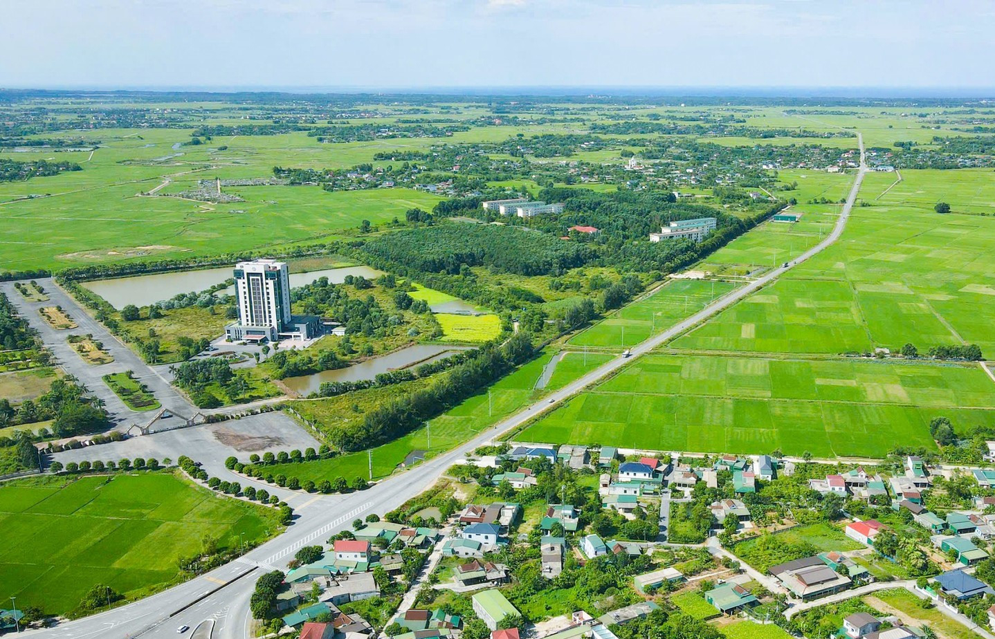 Đầu tư hạ tầng giao th&ocirc;ng n&ocirc;ng th&ocirc;n: Diện mạo mới v&ugrave;ng miền n&uacute;i H&agrave; Tĩnh- Ảnh 2.