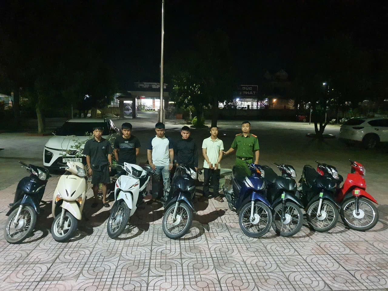 Nghệ An: Bắt giữ nh&oacute;m 5 đối tượng trộm cắp xe m&aacute;y- Ảnh 2.