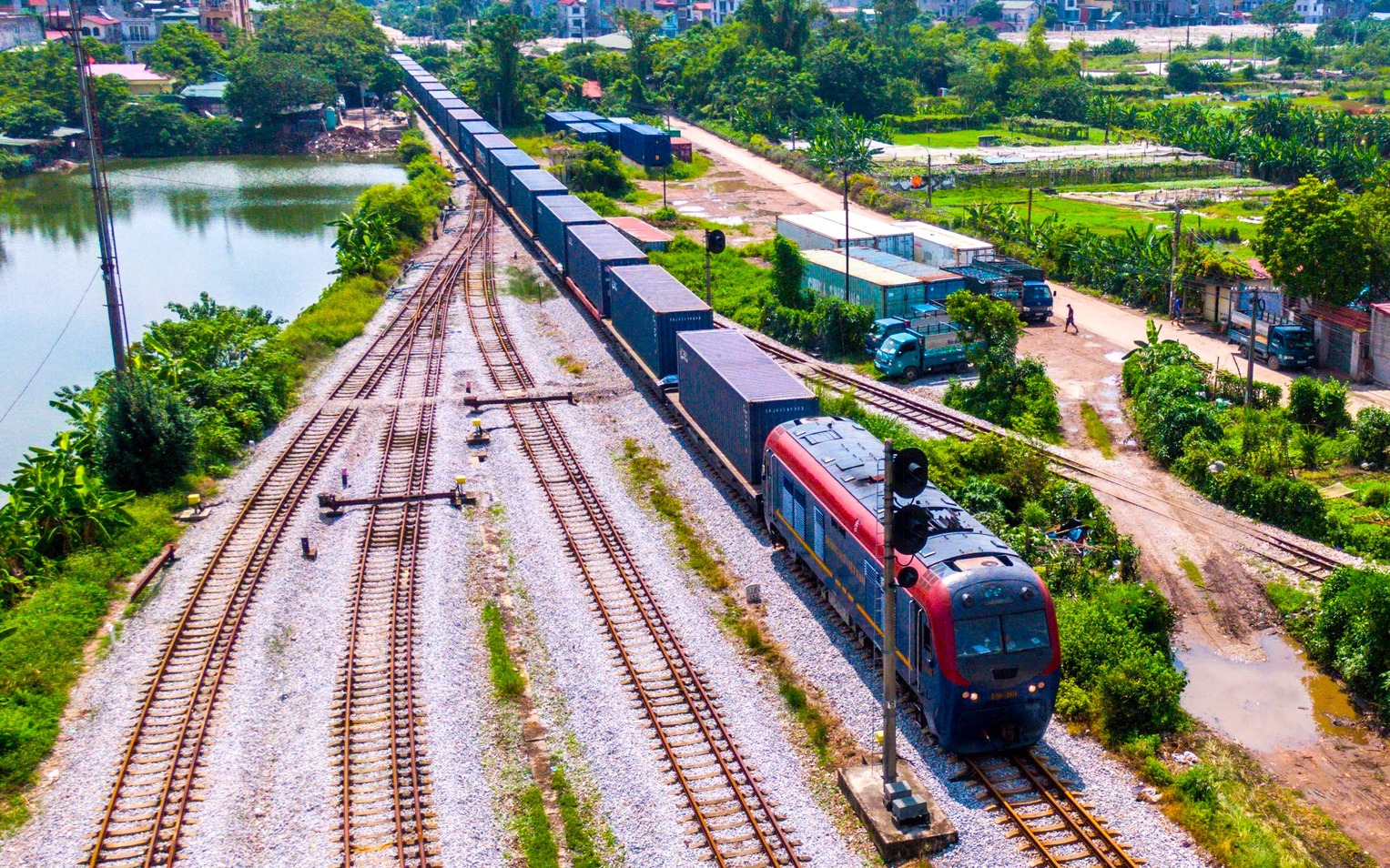 Sắp có Thông tư mới quy định quản lý, khai thác hạ tầng đường sắt- Ảnh 2. Sắp có Nghị định mới hướng dẫn thi hành Luật Đường sắt 2025