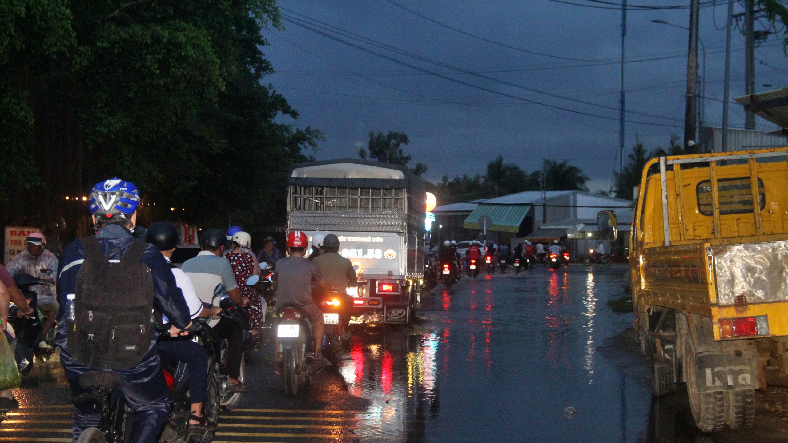 Cà Mau: Triều cường dâng cao, cuộc sống người dân đảo lộn- Ảnh 6. Cà Mau: Triều cường dâng cao, cuộc sống người dân đảo lộn- Ảnh 6.