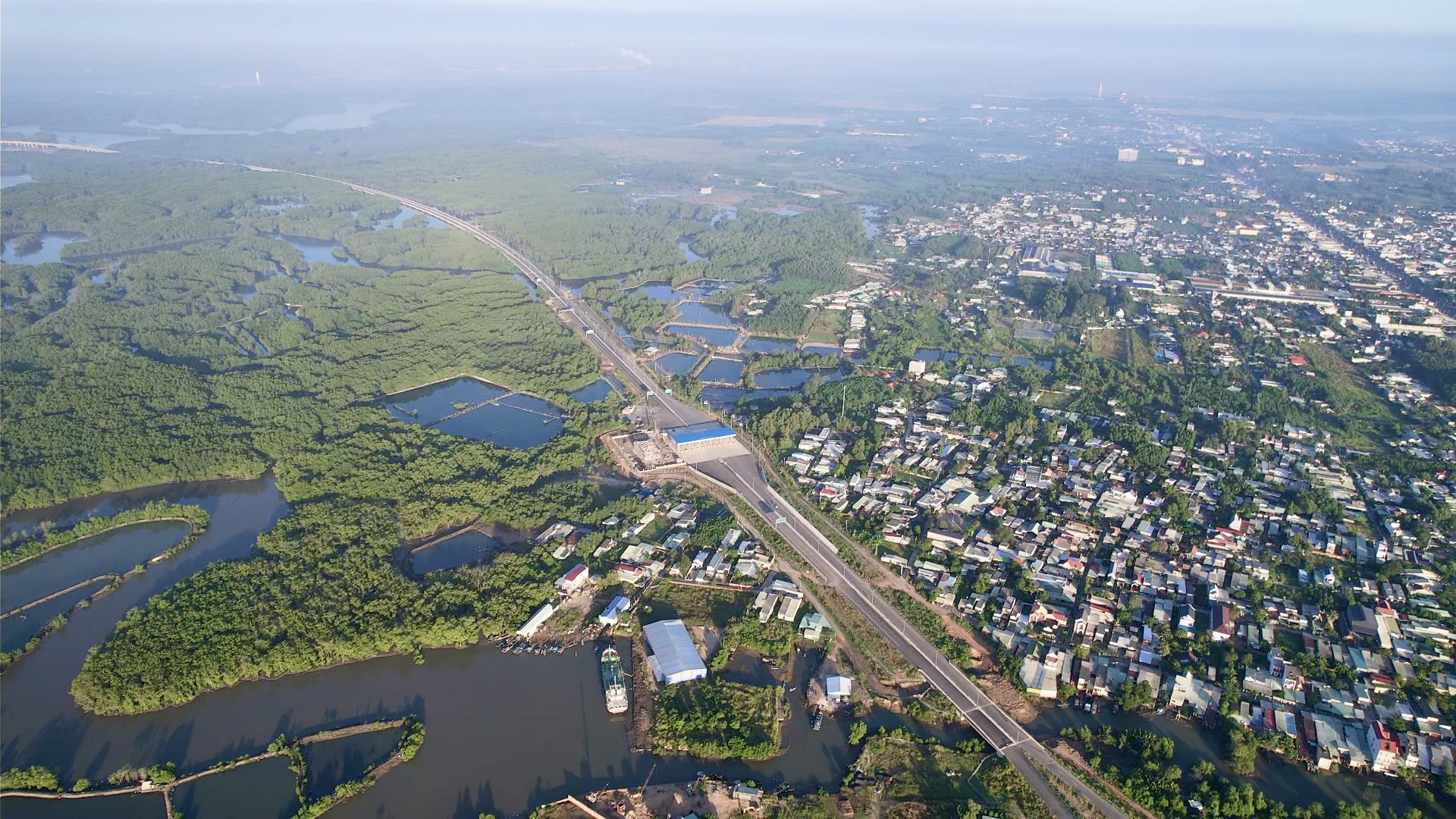 TP.HCM - Đồng Nai: H&igrave;nh th&agrave;nh &ldquo;tam gi&aacute;c v&agrave;ng&rdquo; giao thương ph&iacute;a Nam- Ảnh 1.