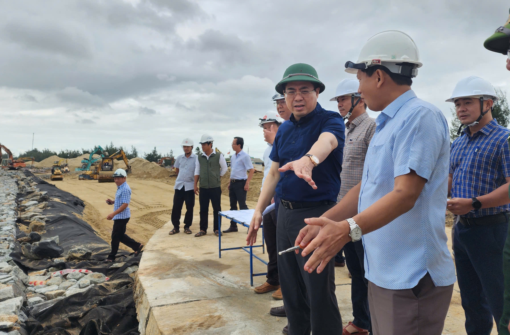 Quảng Ng&atilde;i kiểm so&aacute;t thủy điện điều tiết nước; Đ&agrave; Nẵng phong tỏa đường Như Nguyệt- Ảnh 1.