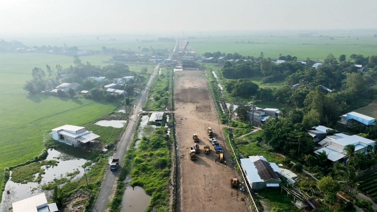 Đẩy nhanh tiến độ cao tốc Ch&acirc;u Đốc - Cần Thơ - S&oacute;c Trăng- Ảnh 1.