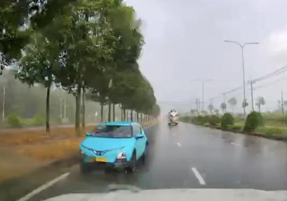 Xử lý tài xế xe taxi đi ngược chiều trên ĐT752B qua Đồng Nai- Ảnh 1. Xử lý tài xế xe taxi đi ngược chiều trên ĐT752B qua Đồng Nai- Ảnh 1.