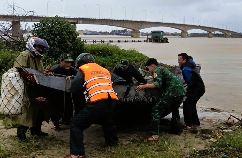 Quảng Trị: Ho&agrave;n th&agrave;nh sơ t&aacute;n d&acirc;n tại c&aacute;c khu vực nguy hiểm trước 7h ng&agrave;y 23/10- Ảnh 1.