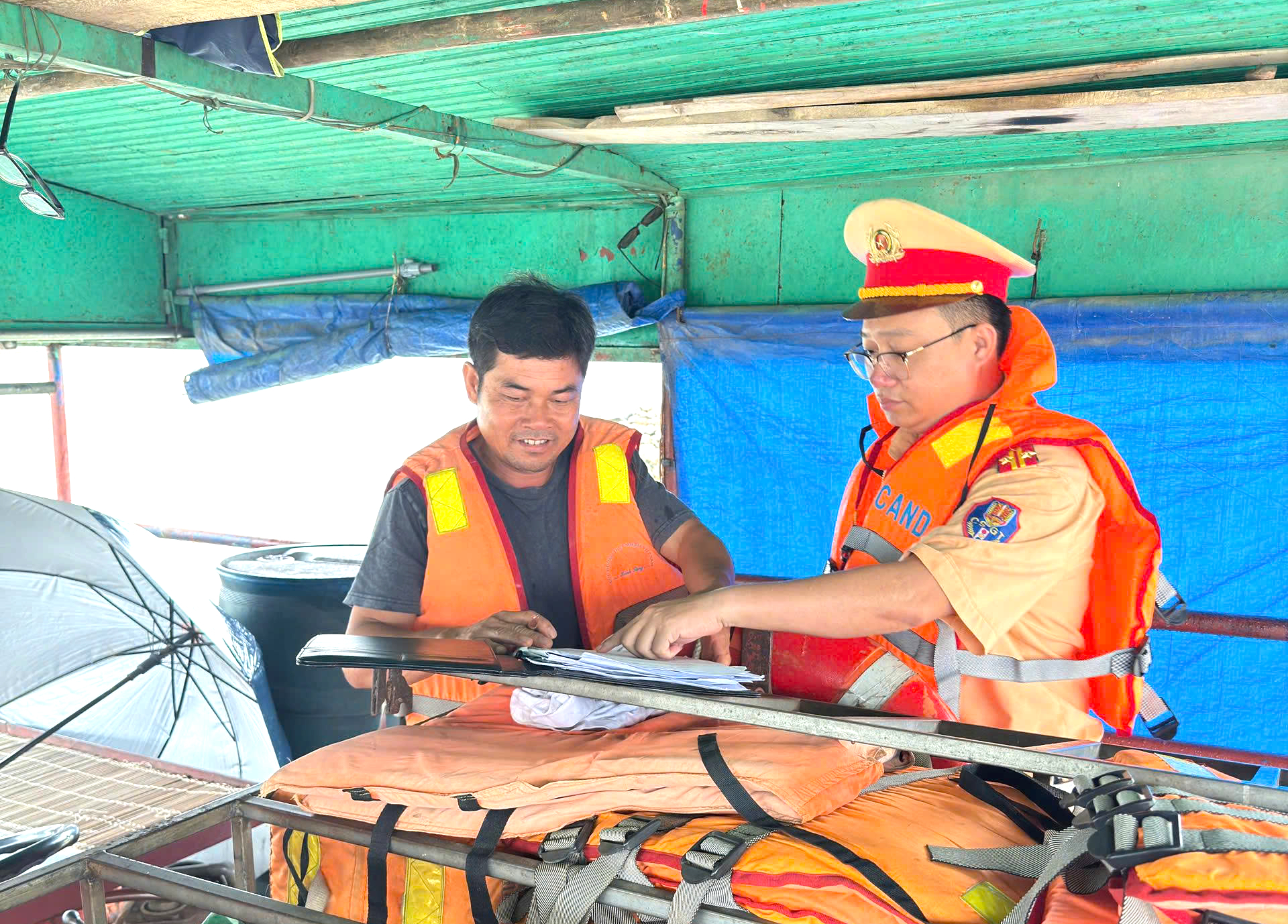 Ph&uacute; Thọ: Siết chặt an to&agrave;n giao th&ocirc;ng đường thủy, bảo đảm b&igrave;nh y&ecirc;n s&ocirc;ng nước- Ảnh 4.