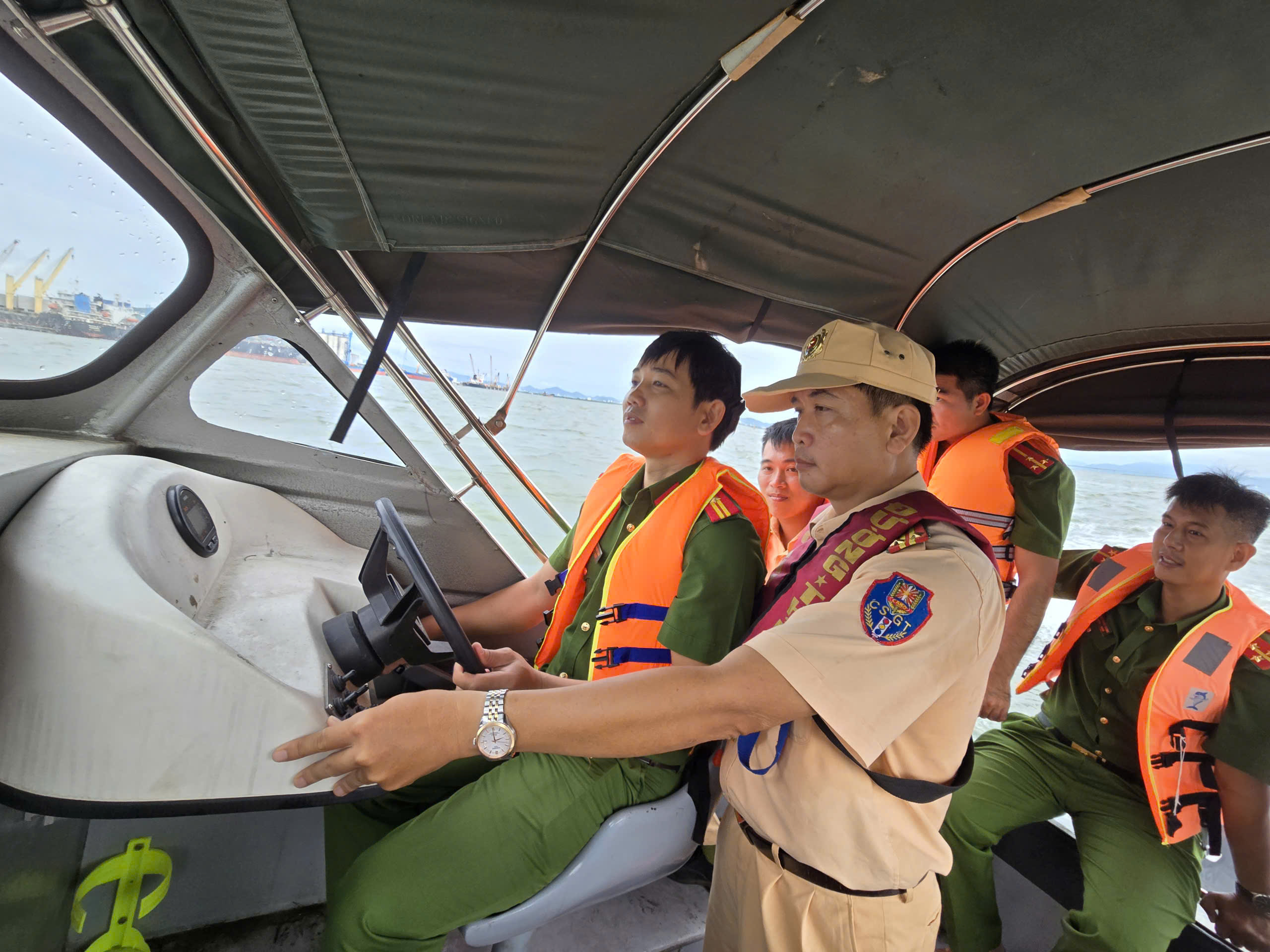 C&ocirc;ng an Gia Lai tăng cường năng lực đảm bảo trật tự an to&agrave;n giao th&ocirc;ng đường thủy- Ảnh 2.