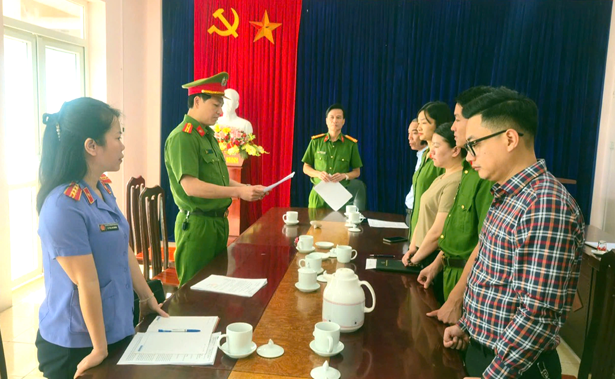 L&agrave;o Cai: Bắt tạm giam c&aacute;n bộ Ph&ograve;ng Kinh tế x&atilde; Bắc H&agrave; về tội nhận hối lộ- Ảnh 1.