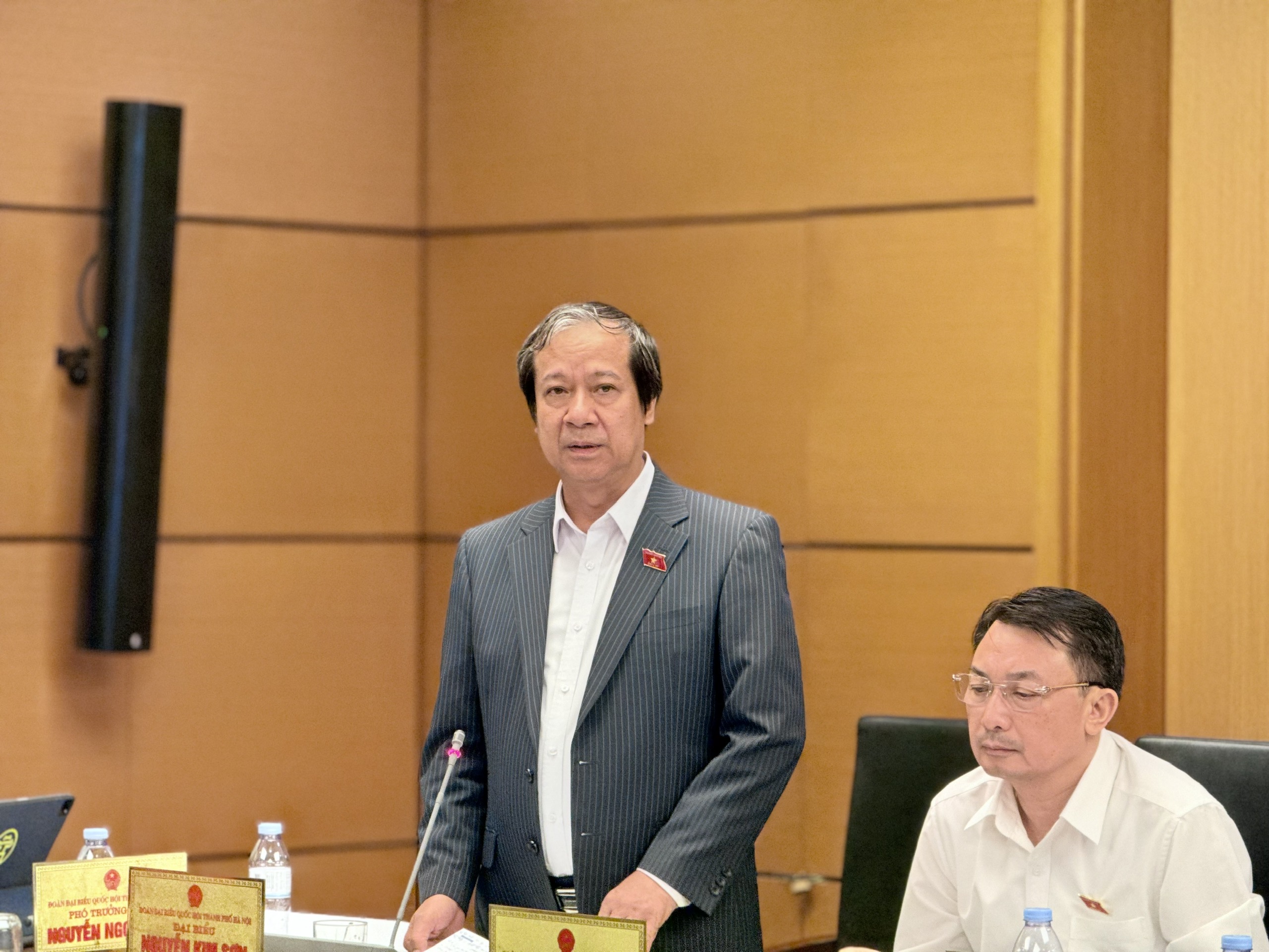 Đại biểu đề xuất bác sĩ chuyên khoa tương đương tiến sĩ, Bộ trưởng GD&ĐT nói gì?- Ảnh 2. Đại biểu đề xuất bác sĩ chuyên khoa tương đương tiến sĩ, Bộ trưởng GD&ĐT nói gì?- Ảnh 2.