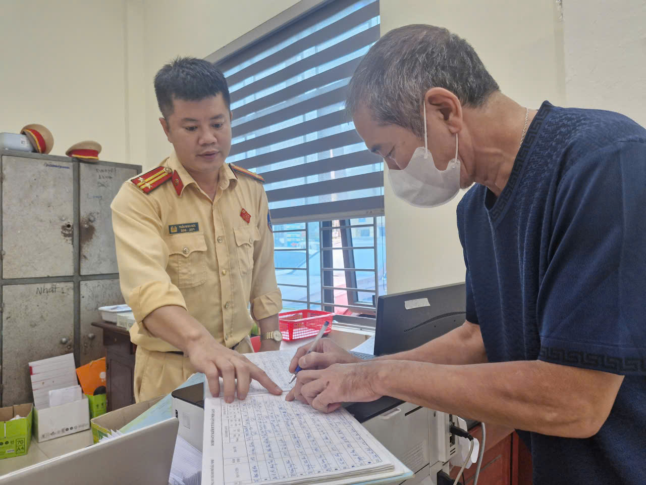 Bắc Ninh xử l&yacute; gần 3.000 trường hợp giao xe cho người kh&ocirc;ng đủ điều kiện cầm l&aacute;i- Ảnh 1.