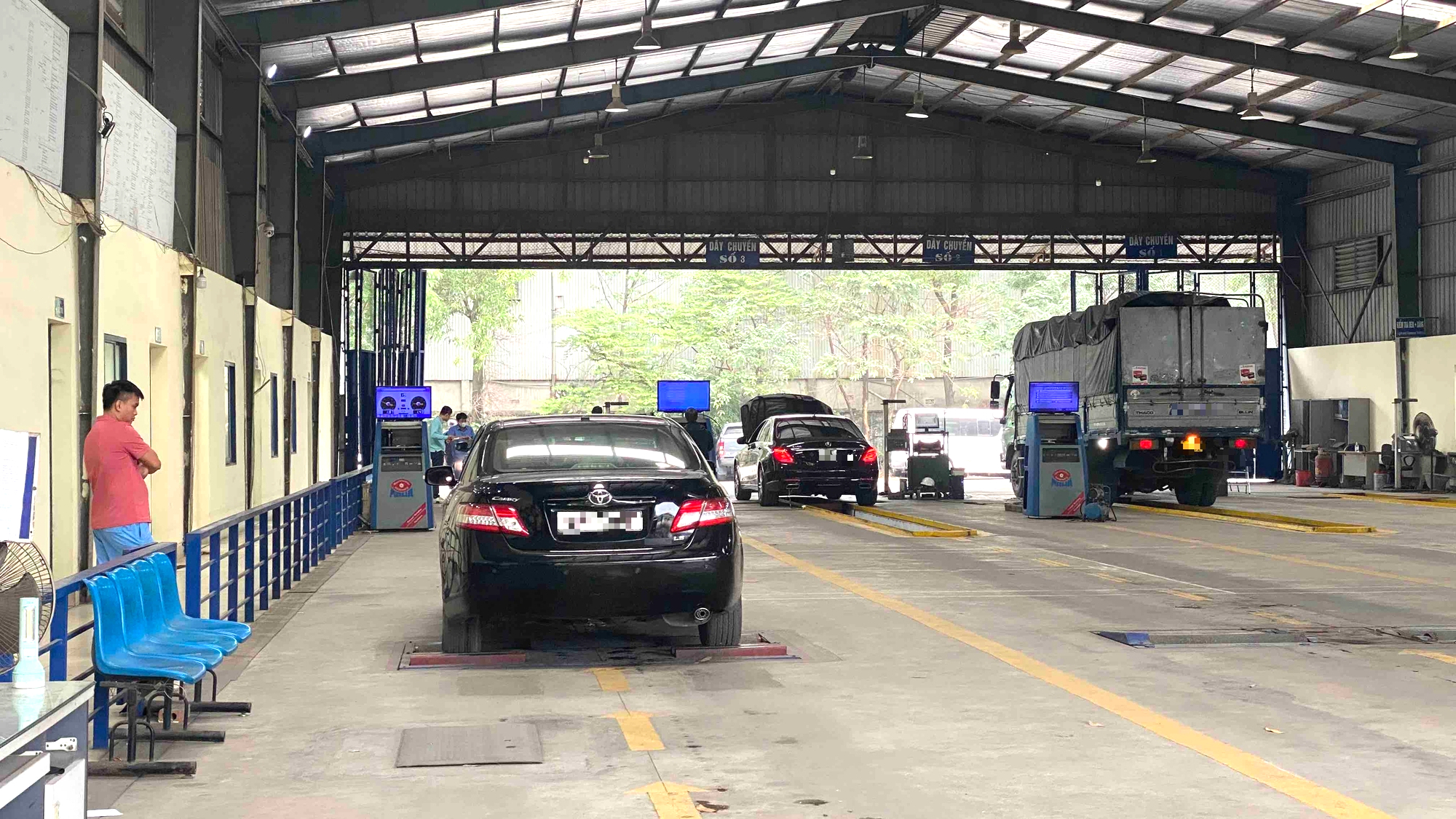 Lần đầu tiên có định mức kinh tế - kỹ thuật riêng cho hoạt động kiểm định xe cơ giới- Ảnh 1. Lần đầu tiên có định mức kinh tế - kỹ thuật riêng cho hoạt động kiểm định xe cơ giới- Ảnh 1.