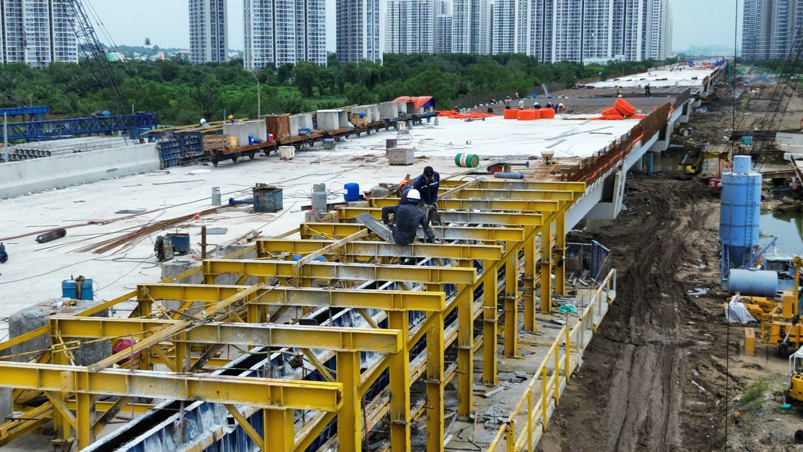 Gần 15km cầu cạn Vành đai 3 sắp liền mạch, vươn mình giữa khu Đông TP.HCM- Ảnh 6. Gần 15km cầu cạn Vành đai 3 sắp liền mạch, vươn mình giữa khu Đông TP.HCM- Ảnh 6.