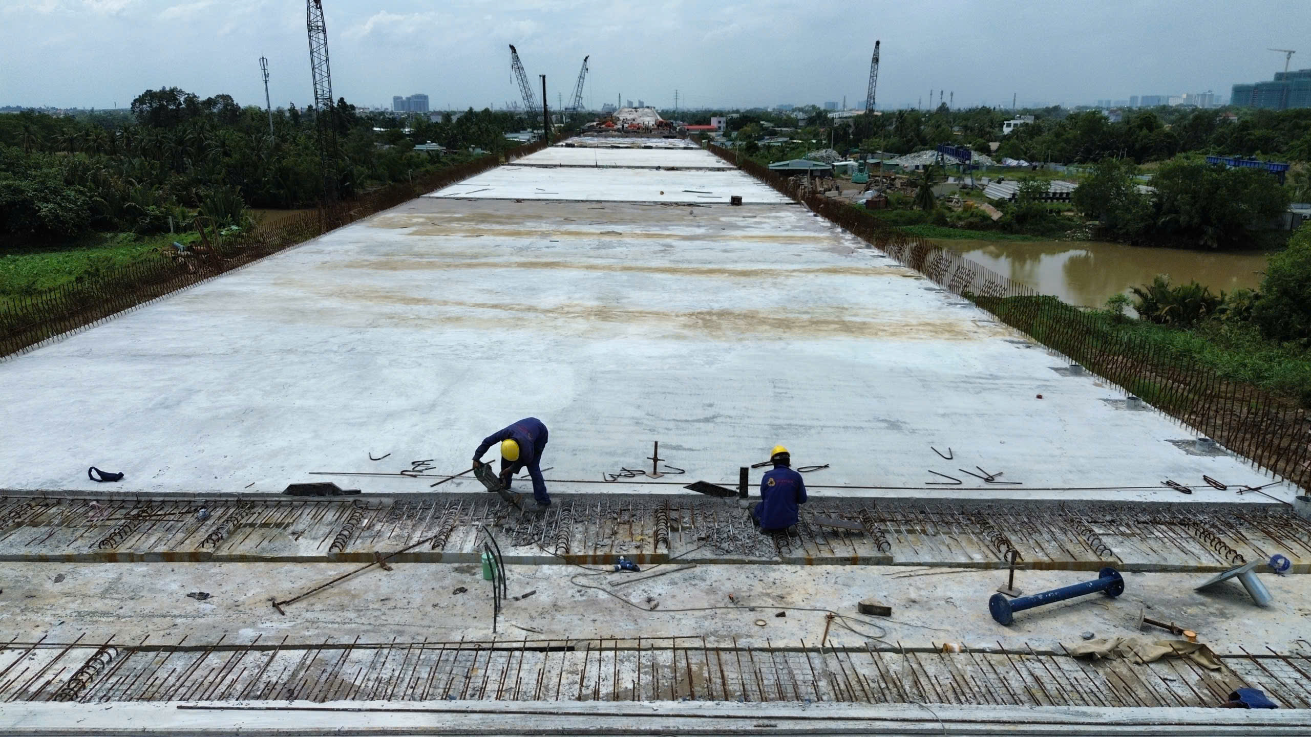 Gần 15km cầu cạn Vành đai 3 sắp liền mạch, vươn mình giữa khu Đông TP.HCM- Ảnh 7. Gần 15km cầu cạn Vành đai 3 sắp liền mạch, vươn mình giữa khu Đông TP.HCM- Ảnh 7.