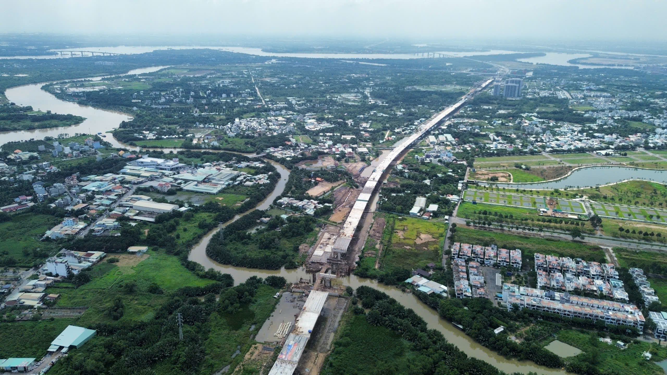 Gần 15km cầu cạn Vành đai 3 sắp liền mạch, vươn mình giữa khu Đông TP.HCM- Ảnh 2. Gần 15km cầu cạn Vành đai 3 sắp liền mạch, vươn mình giữa khu Đông TP.HCM- Ảnh 2.