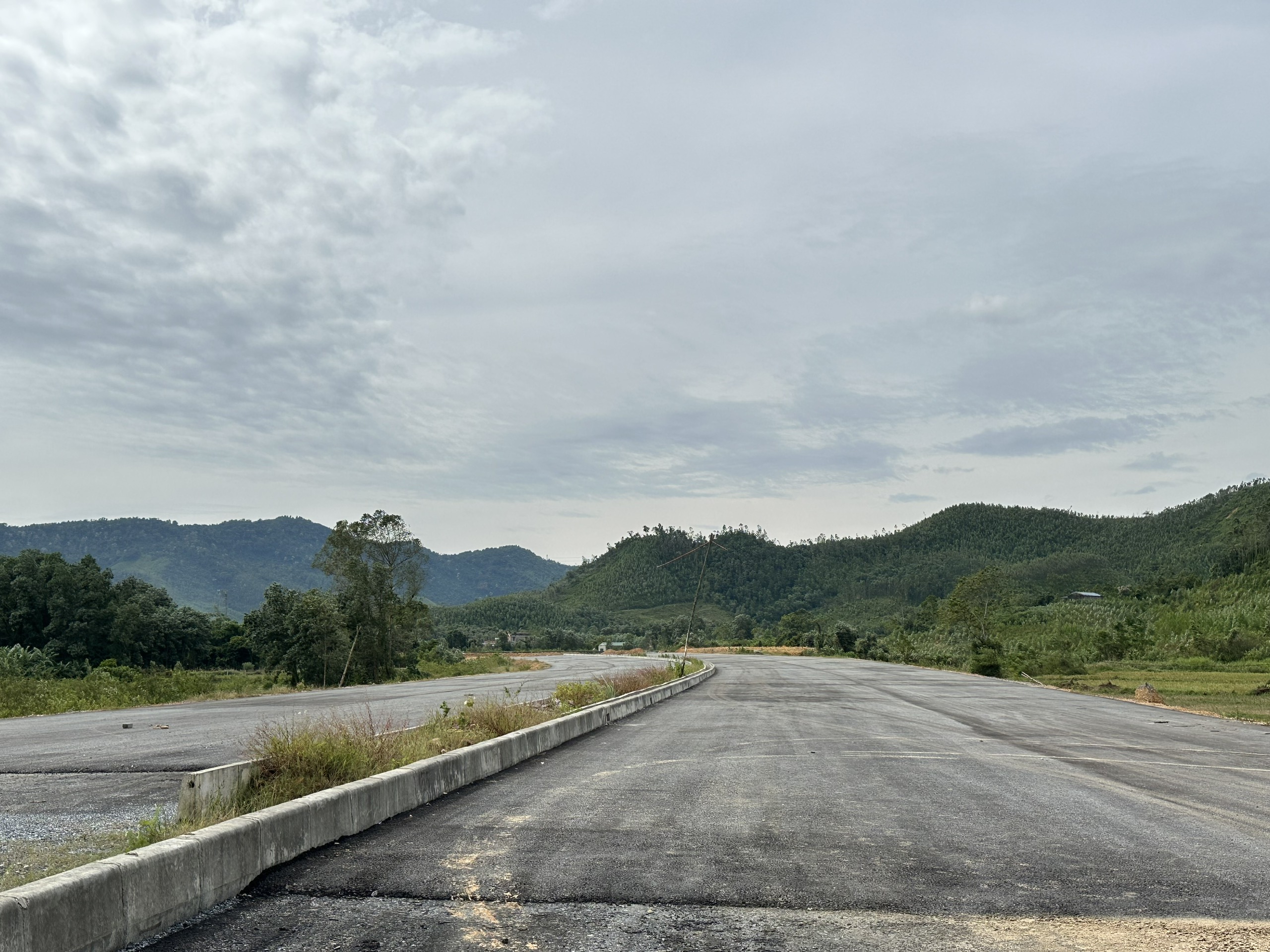 Ph&uacute; Thọ: Đẩy nhanh tiến độ dự &aacute;n Hạ tầng giao th&ocirc;ng kết nối V&ugrave;ng Thủ đ&ocirc;- Ảnh 2.