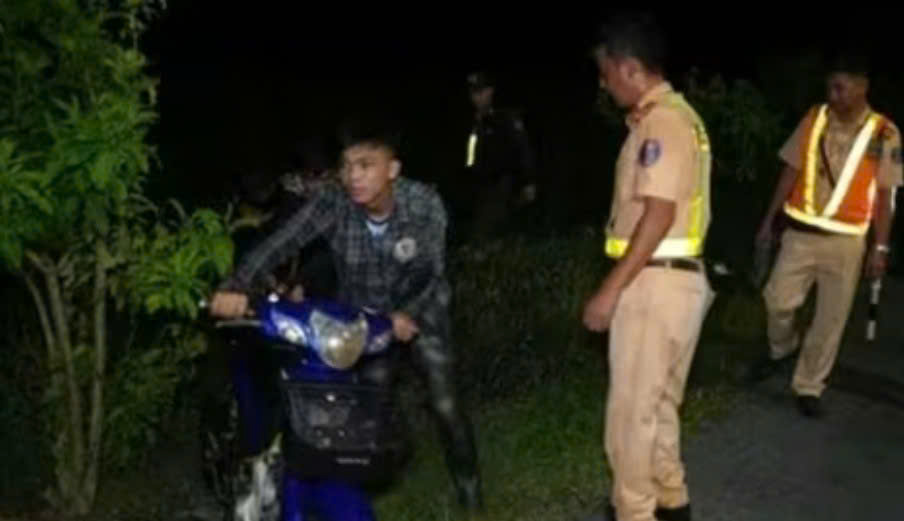 CSGT Đồng Th&aacute;p đ&agrave;o tạo kỹ năng l&aacute;i xe an to&agrave;n cho h&agrave;ng ngh&igrave;n sinh vi&ecirc;n- Ảnh 2.