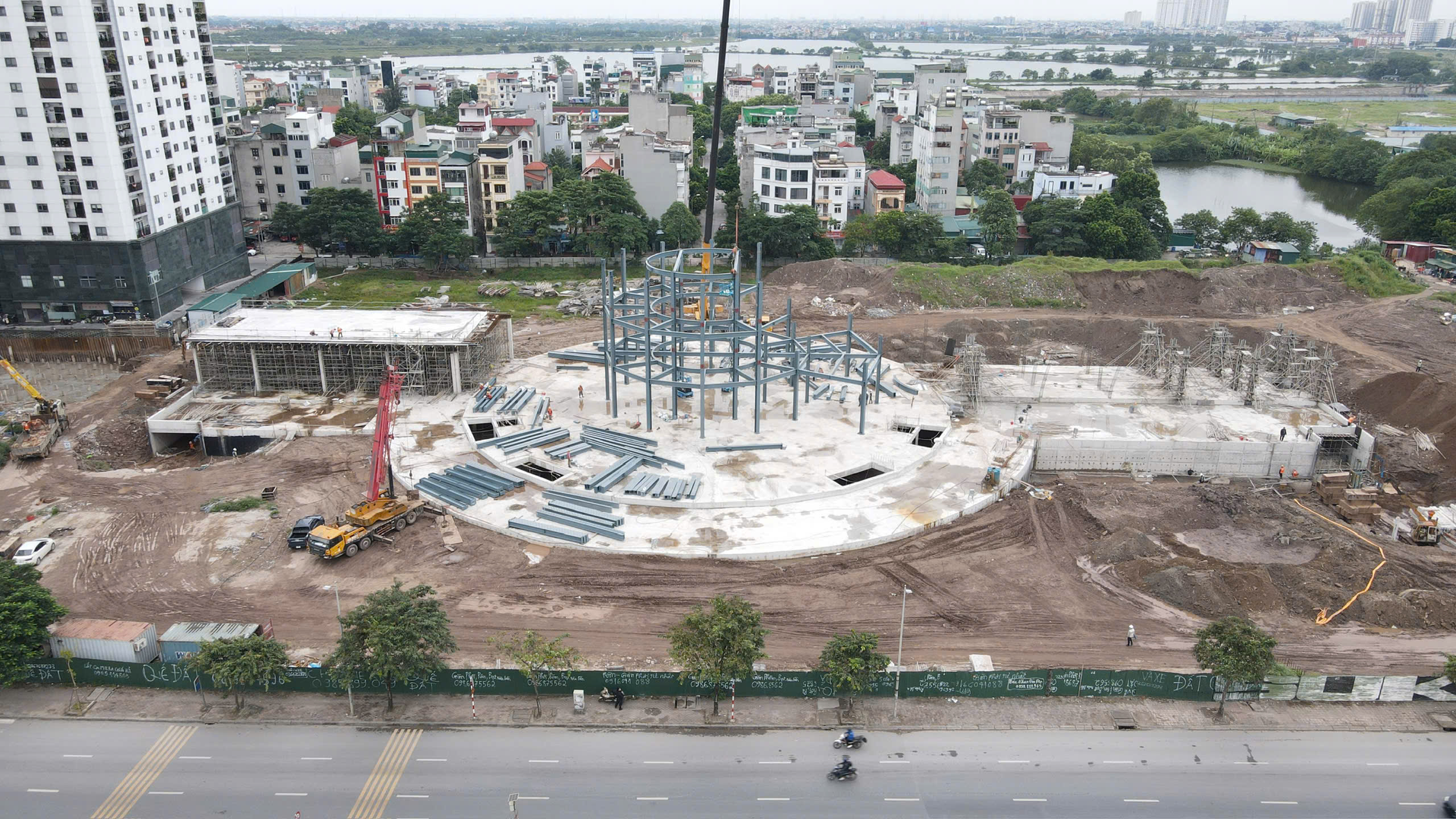 Cận cảnh bến xe 120 tỷ đồng hiện đại bậc nhất H&agrave; Nội sau nửa năm thi c&ocirc;ng- Ảnh 1.