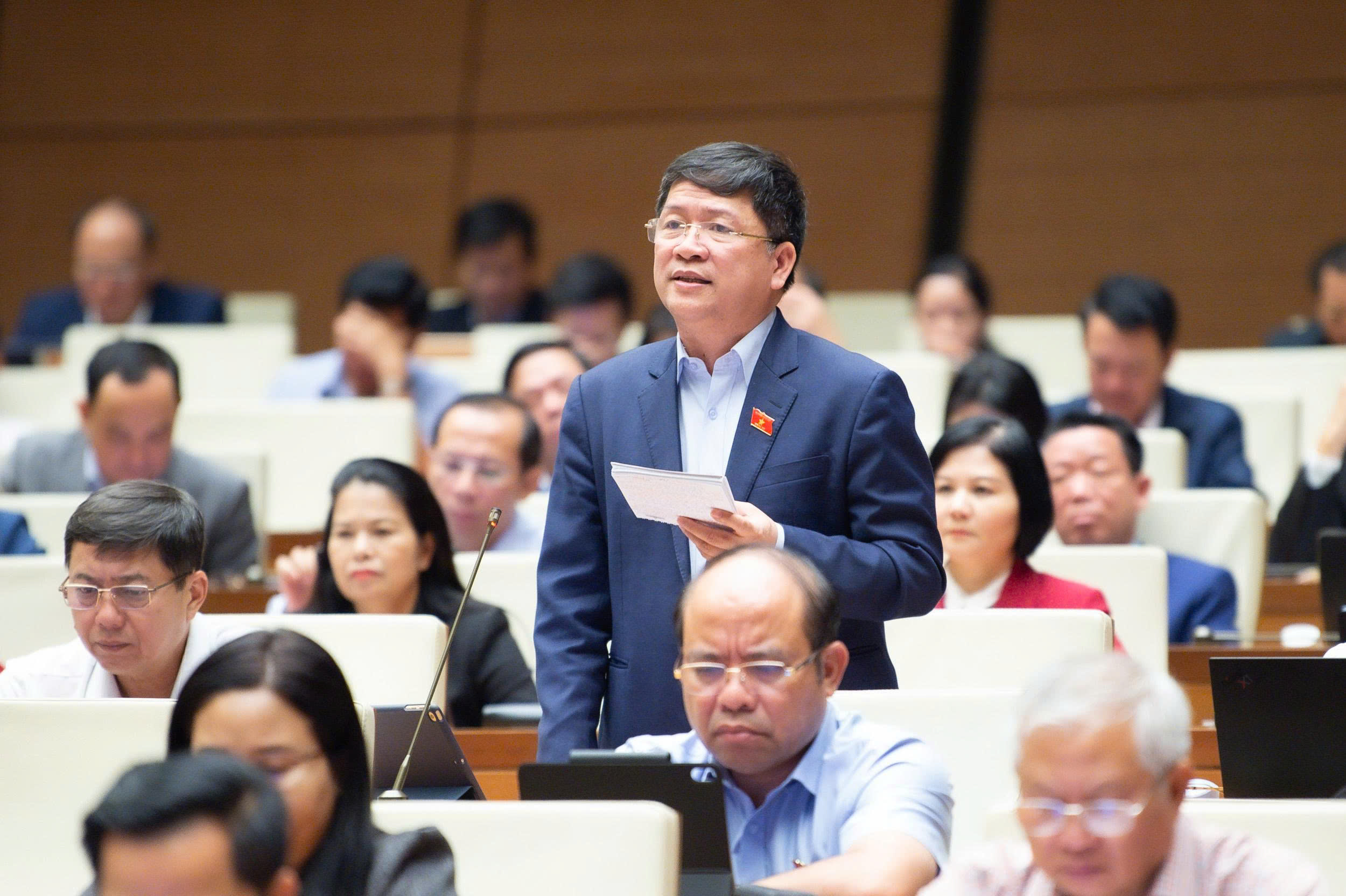 Nhiều ý kiến khác nhau về trao quyền giám sát cho Tổ đại biểu Hội đồng nhân dân- Ảnh 1. Nhiều ý kiến khác nhau về trao quyền giám sát cho Tổ đại biểu Hội đồng nhân dân- Ảnh 1.