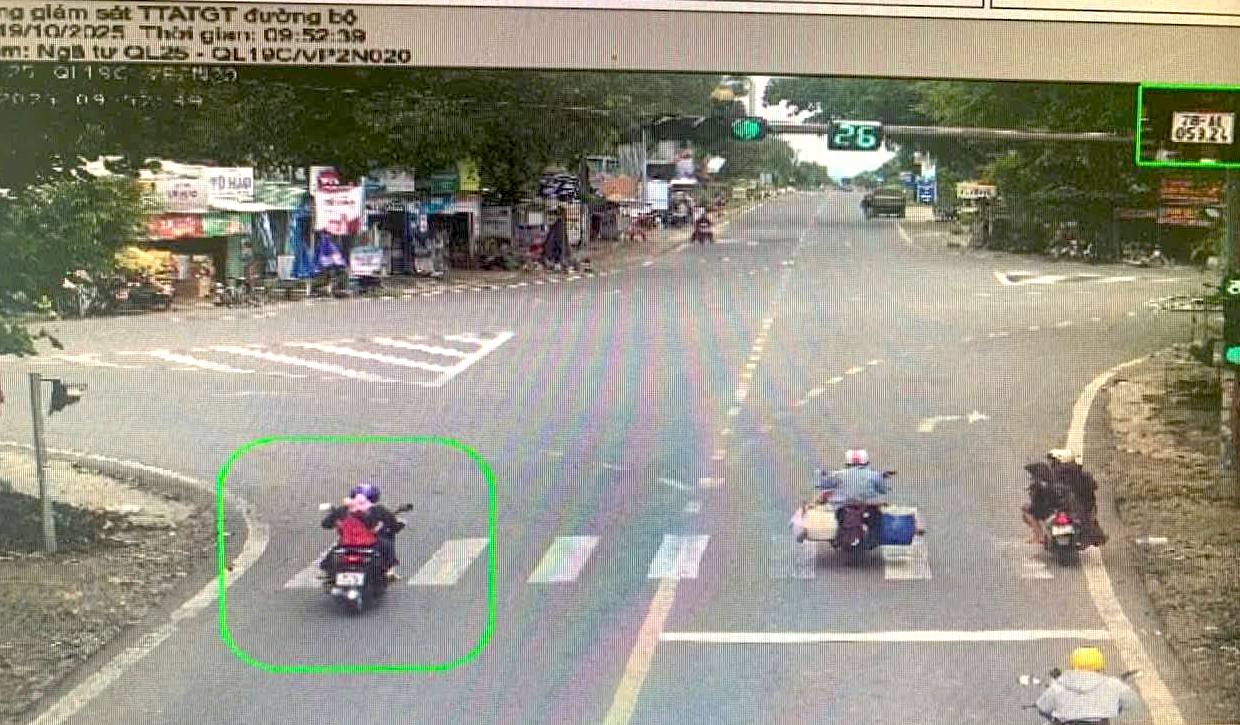 Vi phạm giao th&ocirc;ng 7 lần trong 1 tuần, người phụ nữ nộp phạt gần 5 triệu đồng- Ảnh 1.