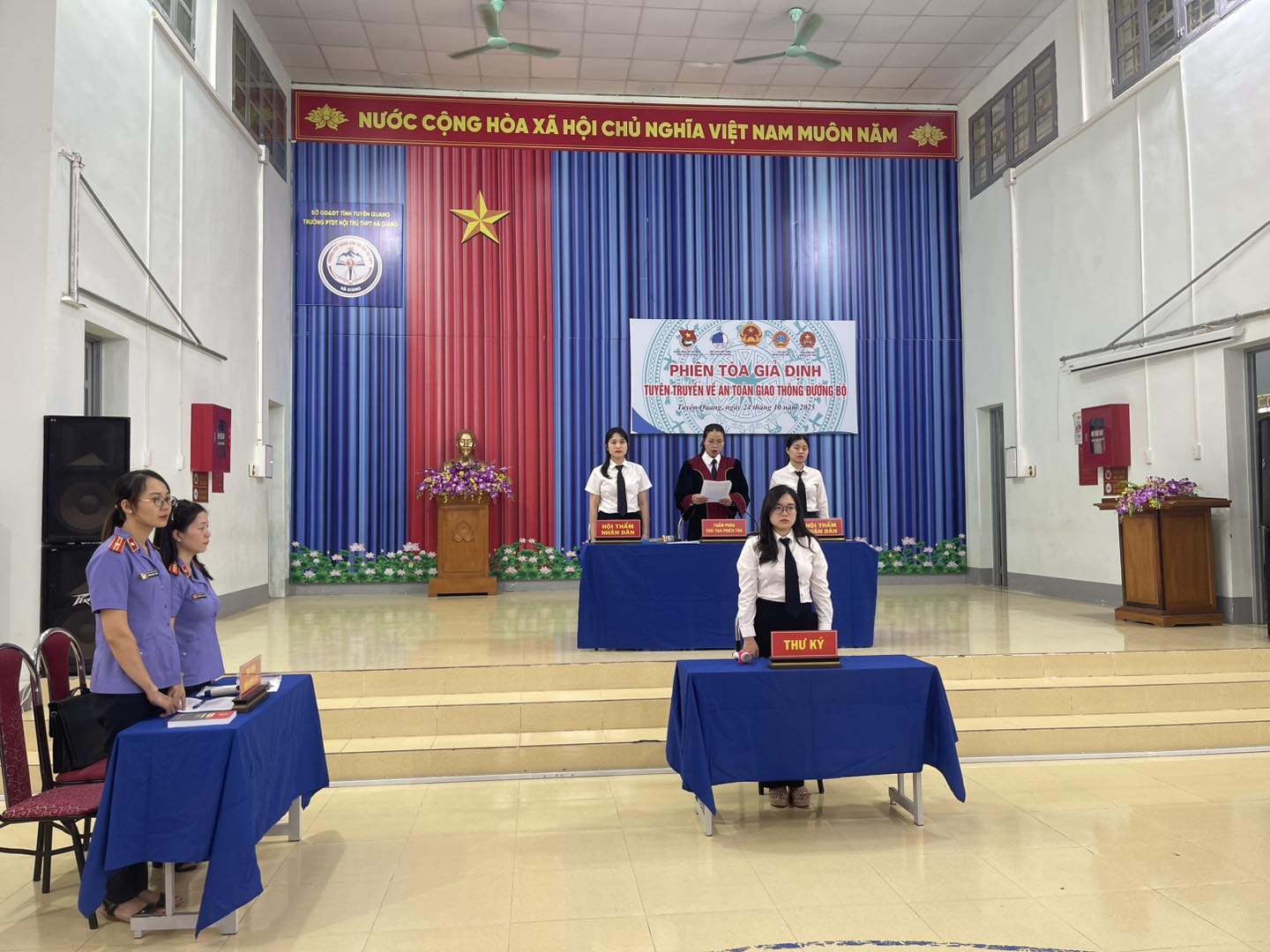 Tuy&ecirc;n Quang: Hơn 1.000 học sinh được tuy&ecirc;n truyền ph&aacute;p luật về an to&agrave;n giao th&ocirc;ng- Ảnh 2.