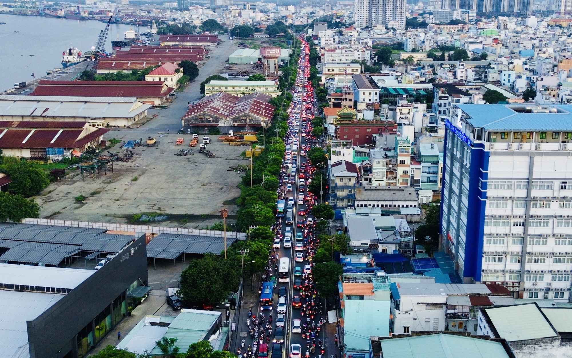 TP.HCM: Đề xuất gần 3.000 tỷ đồng mở rộng đường Nguyễn Tất Th&agrave;nh v&agrave; x&acirc;y cầu T&acirc;n Thuận 1