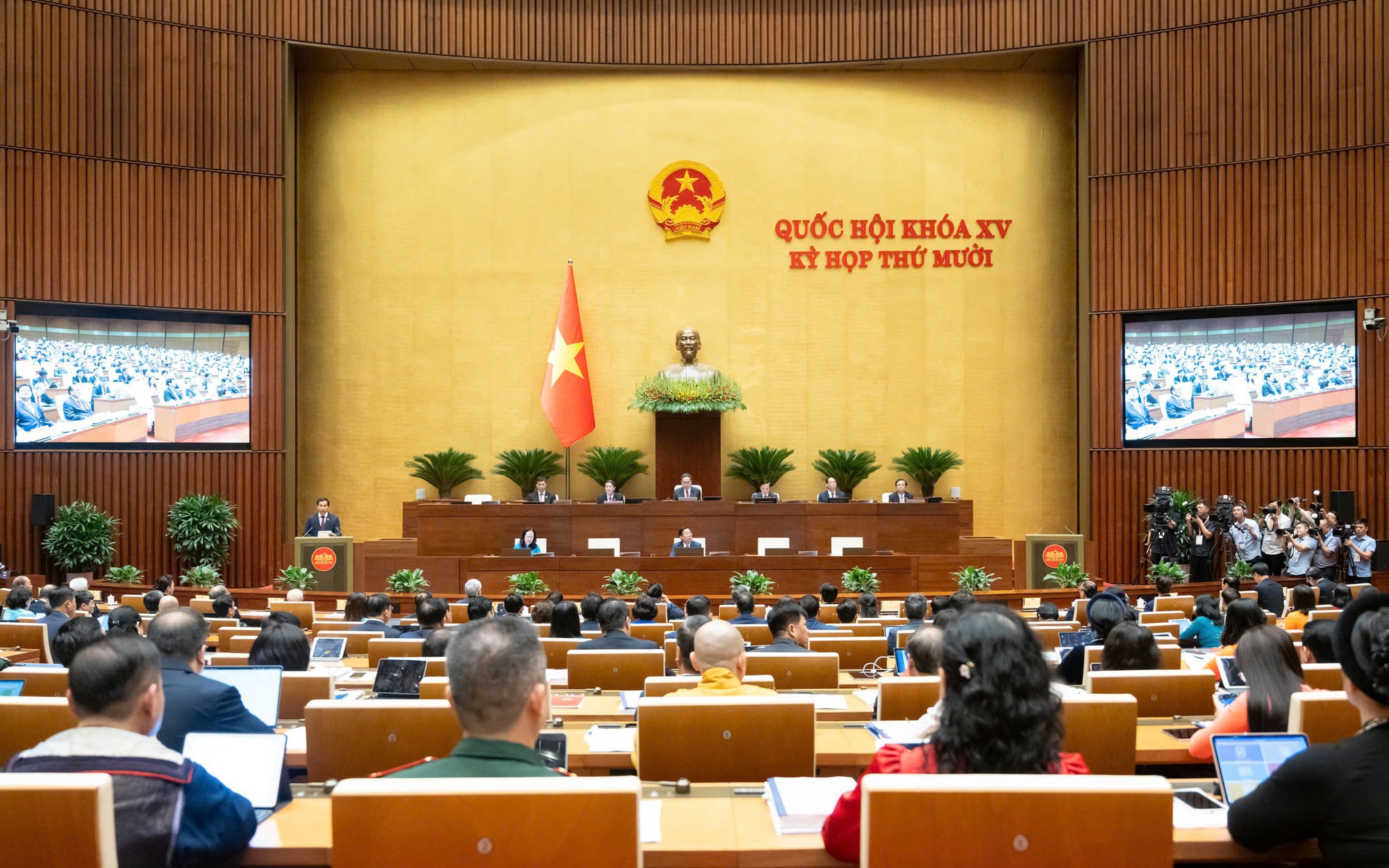 Quốc hội th&ocirc;ng qua Nghị quyết bổ sung Ph&oacute; Thủ tướng Ch&iacute;nh phủ