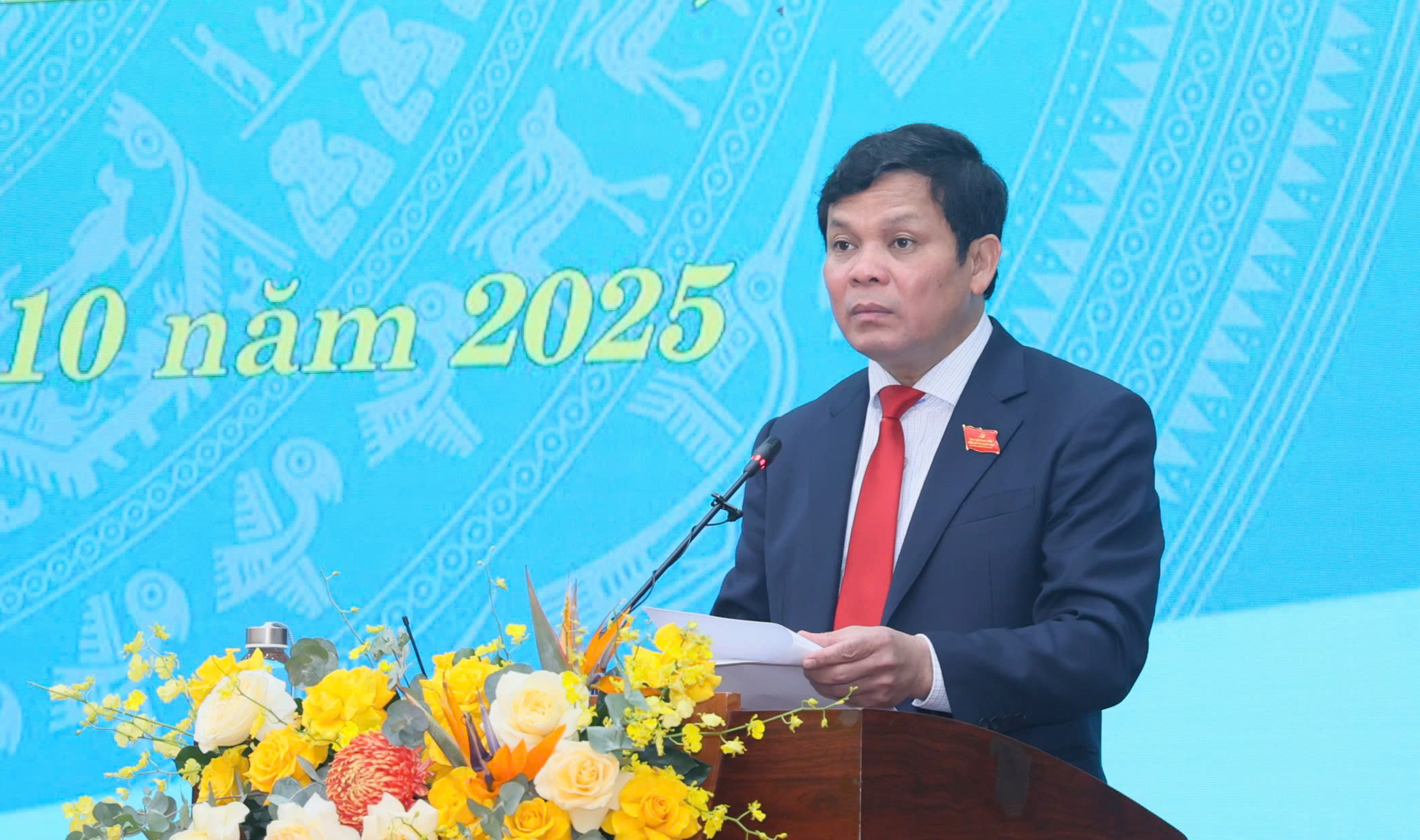 C&ocirc;ng chức cấp x&atilde; ở Quảng Ng&atilde;i sẽ k&yacute; chứng thực bản sao giấy tờ cho người d&acirc;n- Ảnh 2.