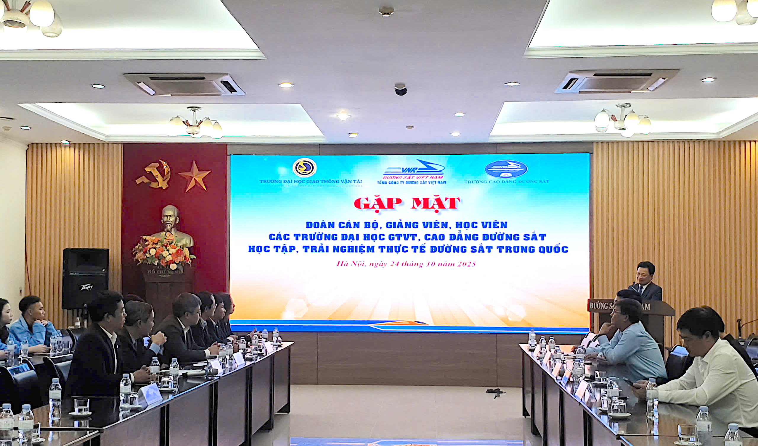 Thúc đẩy hợp tác “3 nhà” trong đào tạo, chuẩn bị nhân lực đường sắt tốc độ cao- Ảnh 2. Thúc đẩy hợp tác “3 nhà” trong đào tạo, chuẩn bị nhân lực đường sắt tốc độ cao- Ảnh 2.