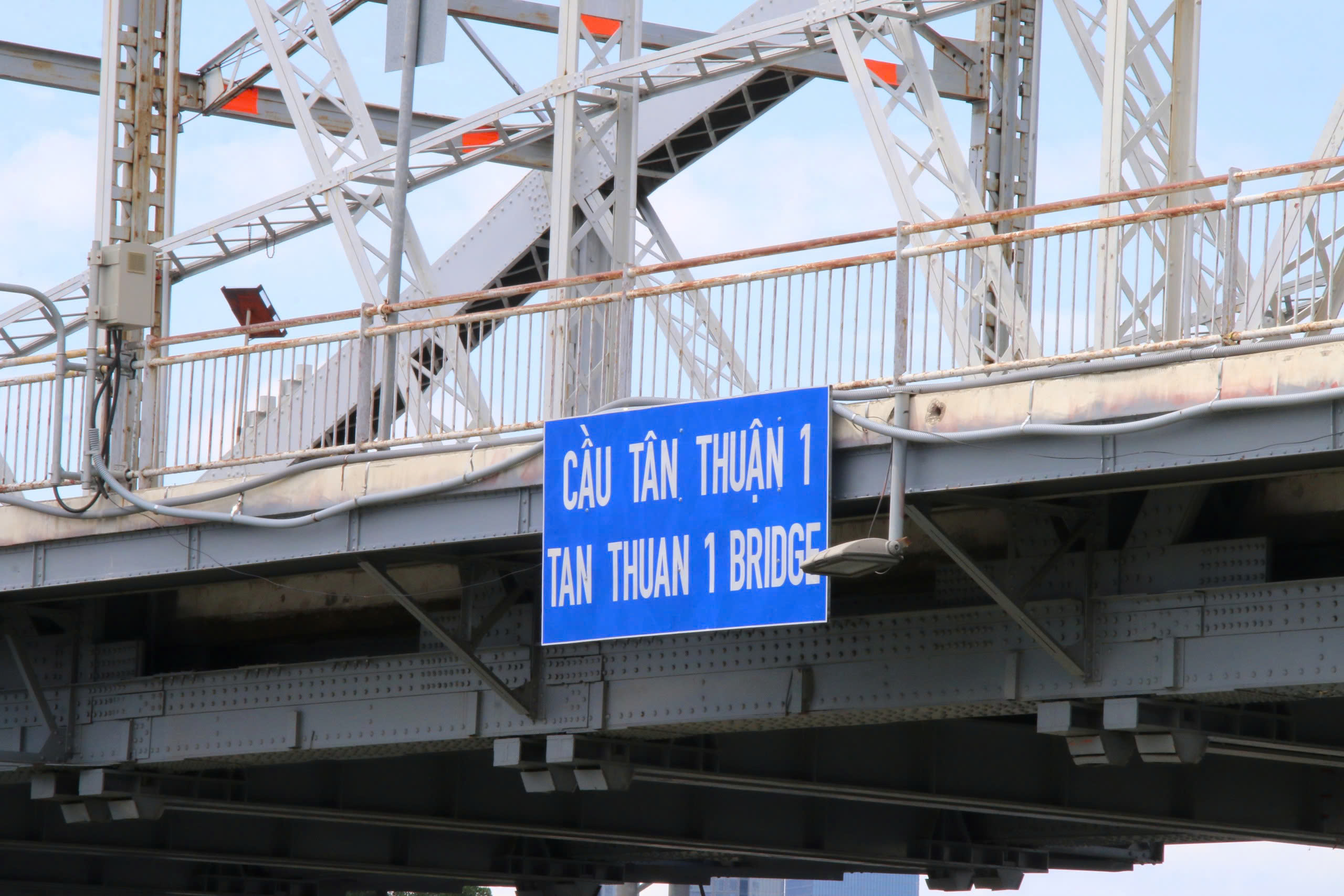 TP.HCM: Cận cảnh cầu T&acirc;n Thuận 1 tr&ograve;n 120 năm tuổi, chờ "thay &aacute;o mới"- Ảnh 3.