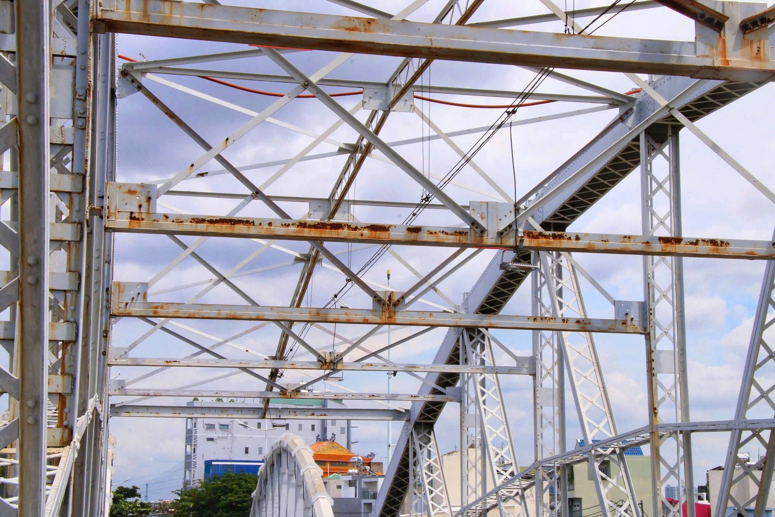 TP.HCM: Cận cảnh cầu T&acirc;n Thuận 1 tr&ograve;n 120 năm tuổi, chờ "thay &aacute;o mới"- Ảnh 5.