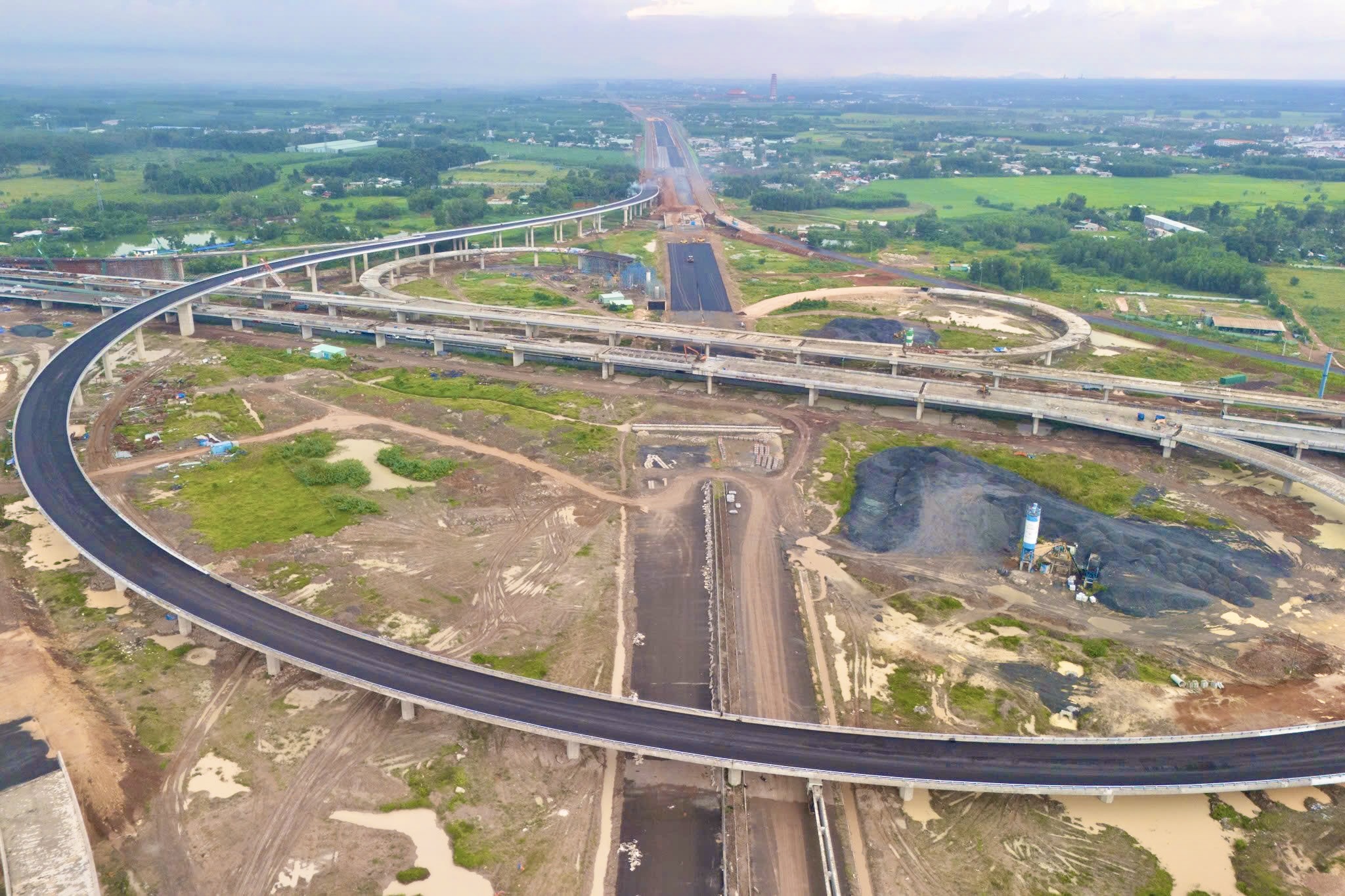 Cao tốc Bi&ecirc;n H&ograve;a - Vũng T&agrave;u bước v&agrave;o hai th&aacute;ng chạy nước r&uacute;t trước ng&agrave;y th&ocirc;ng xe kỹ thuật- Ảnh 1.