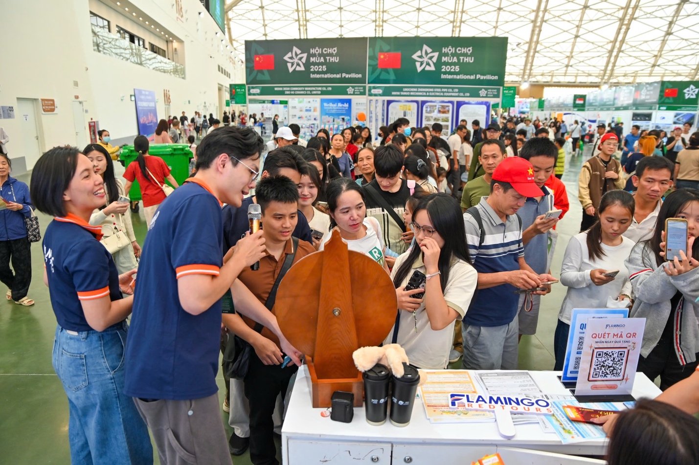 Hội chợ M&ugrave;a Thu lần thứ nhất 2025: B&ugrave;ng nổ &ldquo;săn&rdquo; tour ưu đ&atilde;i tết Nguy&ecirc;n đ&aacute;n- Ảnh 1.