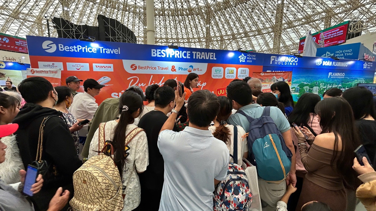 Hội chợ M&ugrave;a Thu lần thứ nhất 2025: B&ugrave;ng nổ &ldquo;săn&rdquo; tour ưu đ&atilde;i tết Nguy&ecirc;n đ&aacute;n- Ảnh 3.