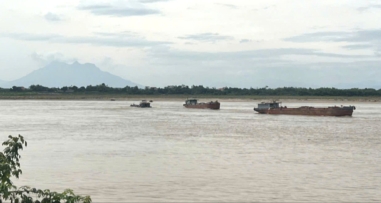 Ph&uacute; Thọ: Cảnh b&aacute;o mất an to&agrave;n giao th&ocirc;ng đường thủy khu vực cầu Văn Lang, cầu Việt Tr&igrave;- Ảnh 2.