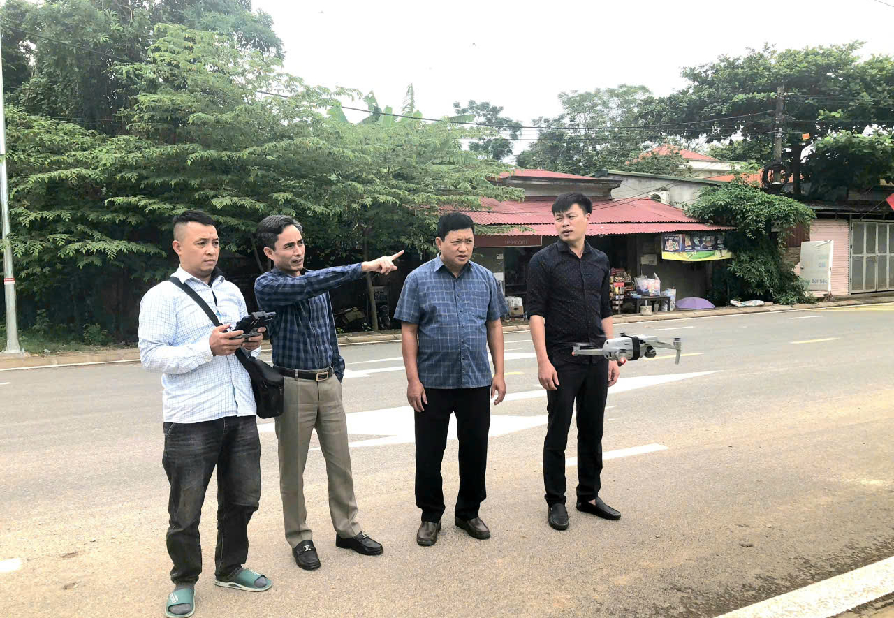 Ph&uacute; Thọ: Hiệu quả việc sử dụng flycam ngăn chặn x&acirc;y dựng tr&aacute;i ph&eacute;p tại x&atilde; Xu&acirc;n L&atilde;ng- Ảnh 1.