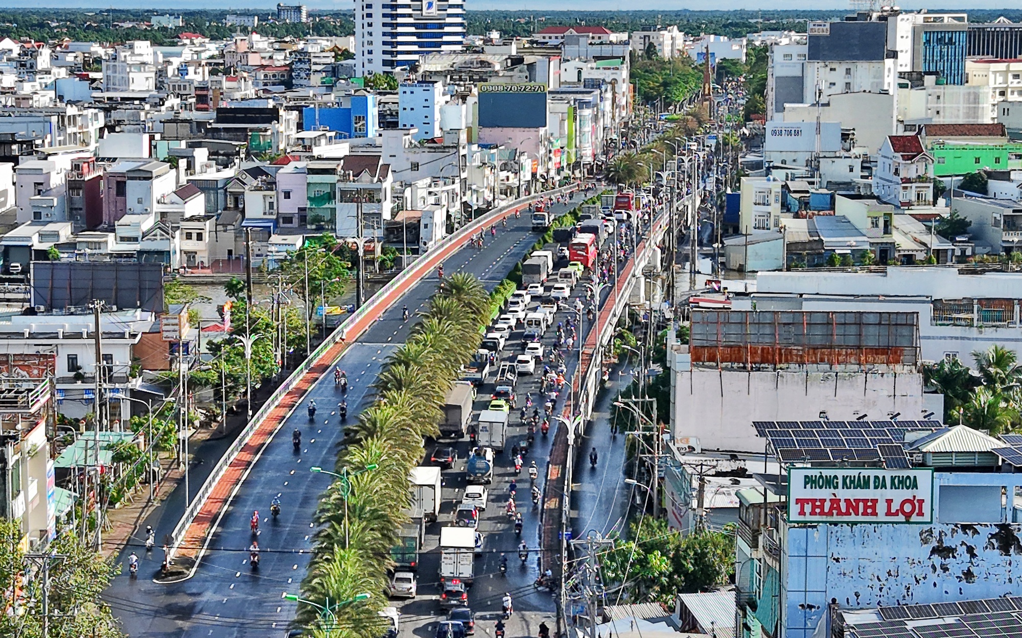 C&agrave; Mau: Triều cường d&acirc;ng cao bất ngờ, phương tiện di chuyển kh&oacute; khăn
