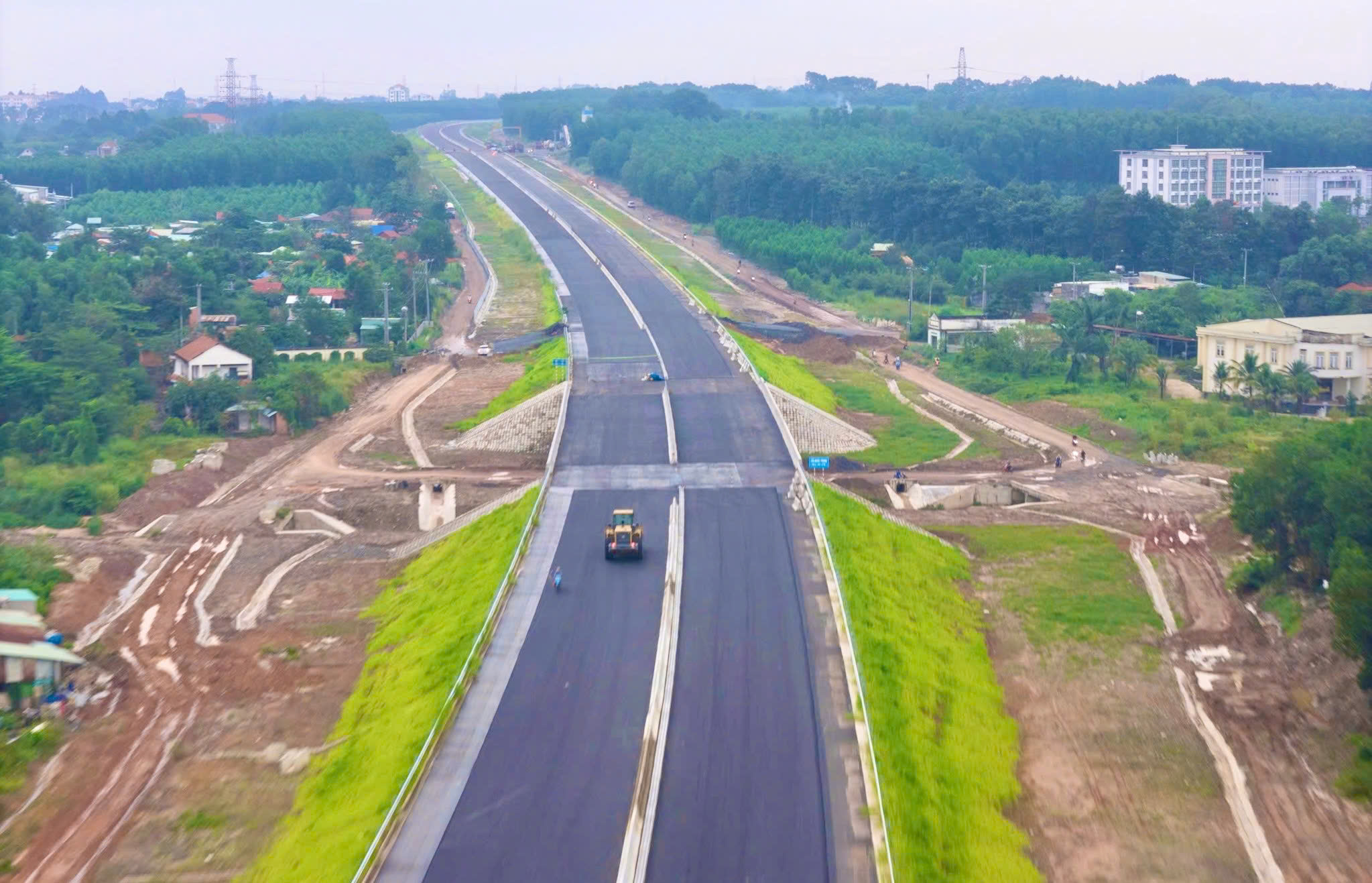 Bộ Xây dựng đề nghị địa phương hỗ trợ gỡ khó vật liệu thi công cao tốc Biên Hoà - Vũng Tàu- Ảnh 1. Bộ Xây dựng đề nghị địa phương hỗ trợ gỡ khó vật liệu thi công cao tốc Biên Hoà - Vũng Tàu- Ảnh 1.