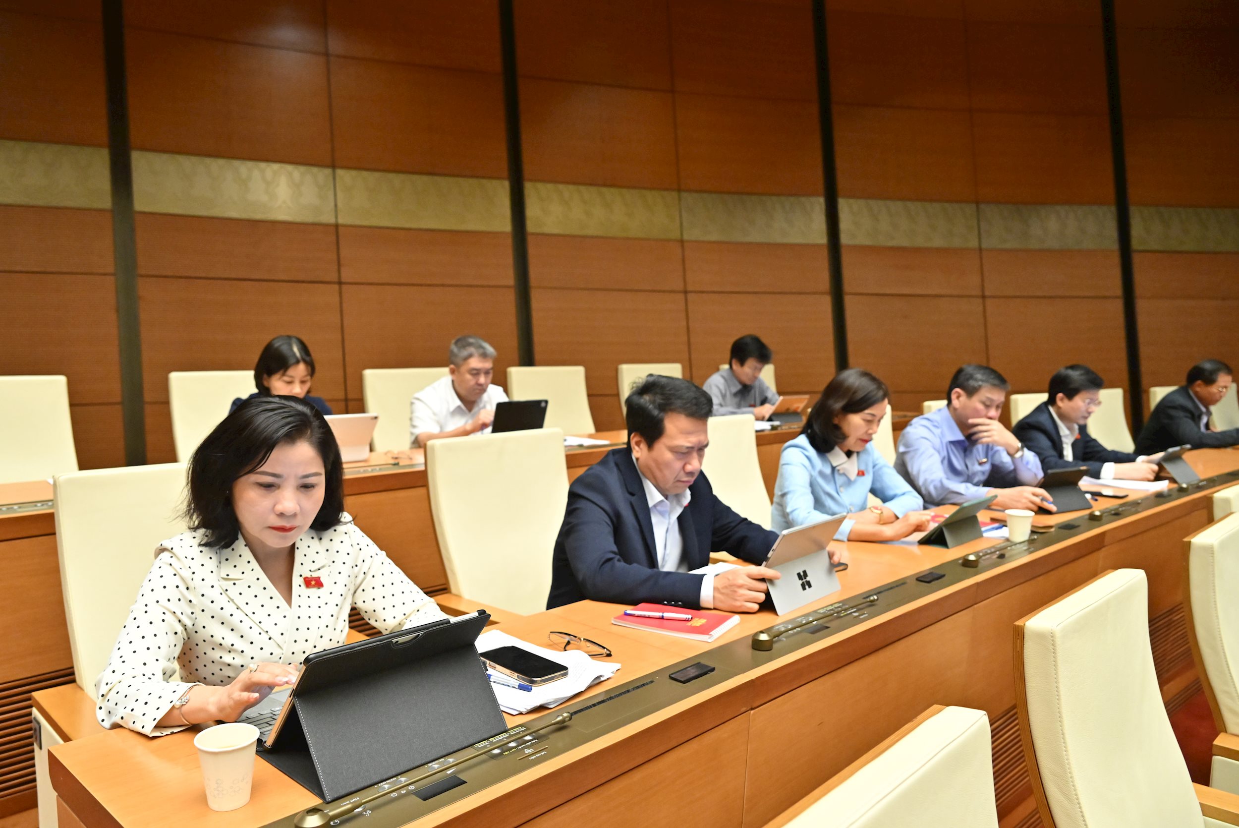 L&agrave;m r&otilde; thẩm quyền Thủ tướng, UBND c&aacute;c cấp trong &aacute;p dụng biện ph&aacute;p t&igrave;nh trạng khẩn cấp- Ảnh 2.