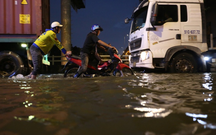 TP.HCM l&ecirc;n phương &aacute;n ứng ph&oacute; với c&aacute;c đợt triều cường