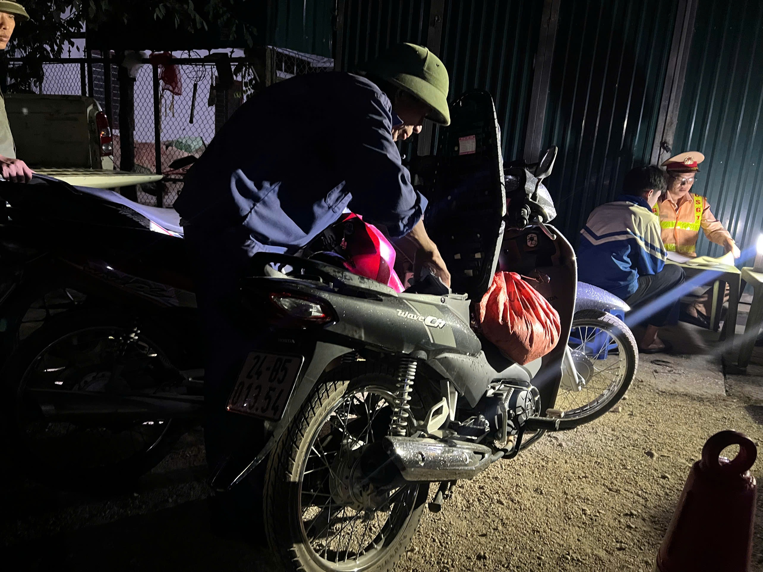 L&agrave;o Cai: Xử l&yacute; vi phạm nồng độ cồn từ những tuyến đường n&ocirc;ng th&ocirc;n- Ảnh 3.