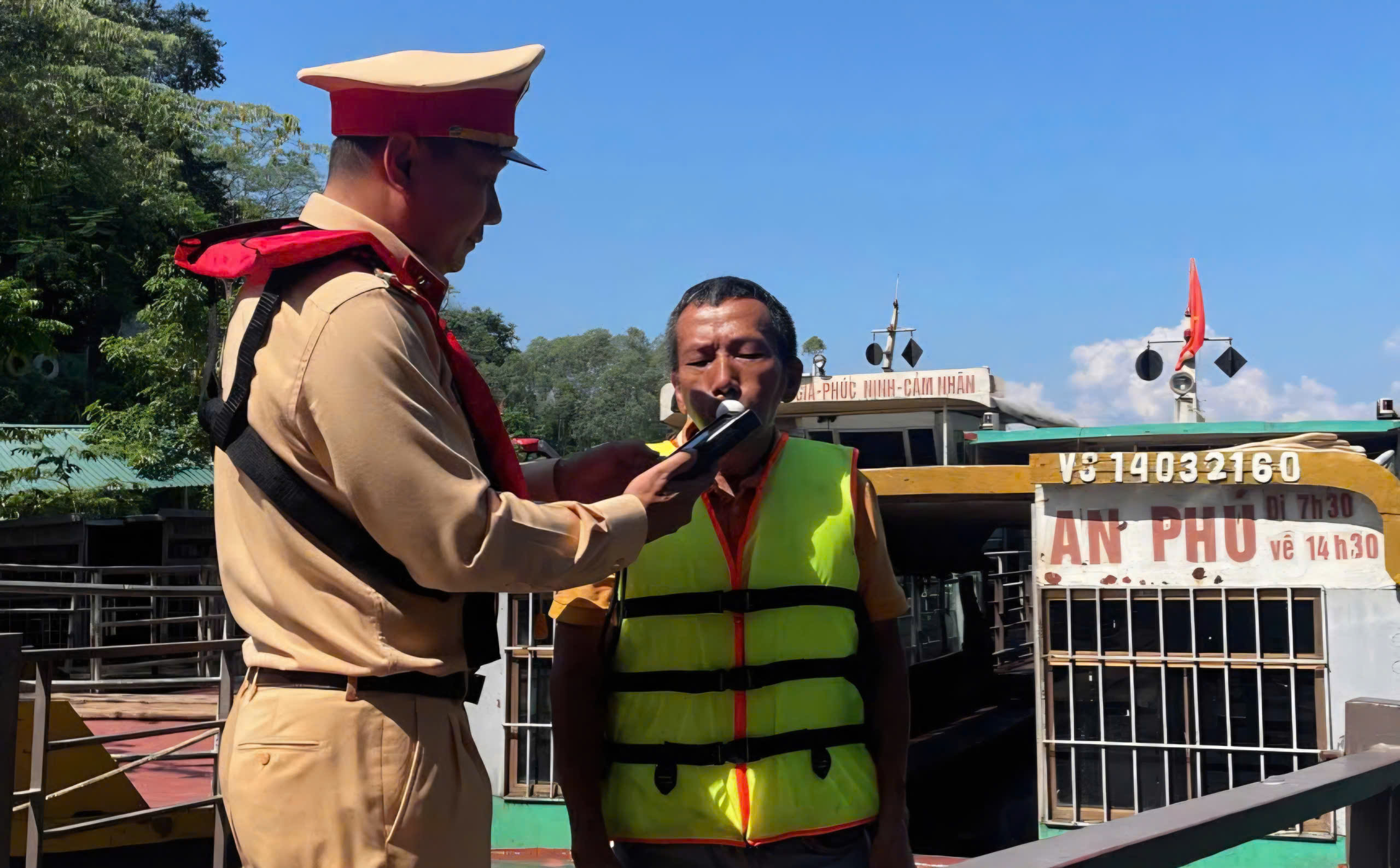 L&agrave;o Cai: Xử l&yacute; vi phạm nồng độ cồn từ những tuyến đường n&ocirc;ng th&ocirc;n- Ảnh 5.