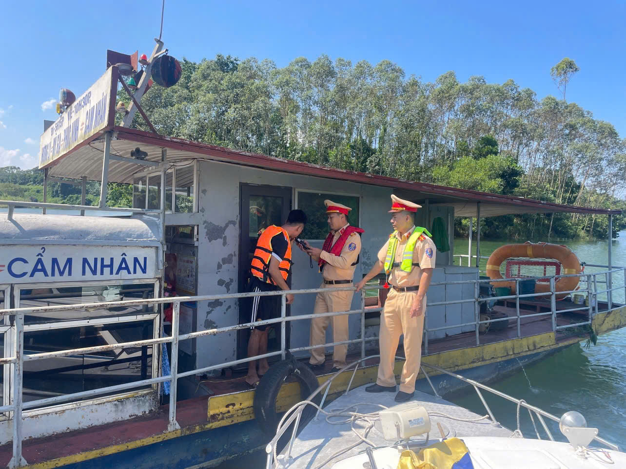 L&agrave;o Cai: Xử l&yacute; vi phạm nồng độ cồn từ những tuyến đường n&ocirc;ng th&ocirc;n- Ảnh 7.