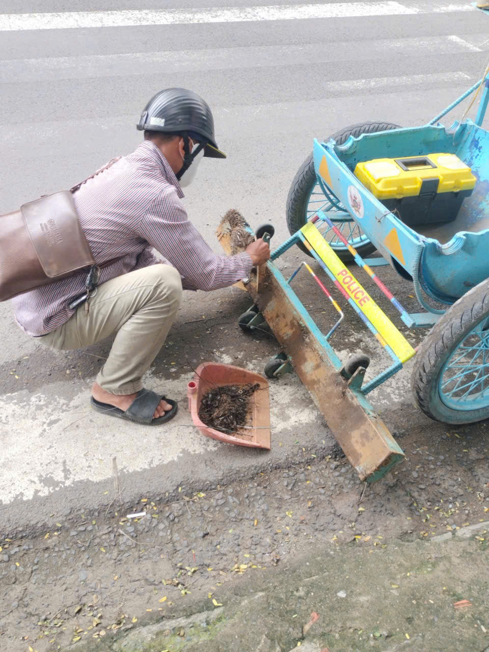 "Đinh tặc" t&aacute;i diễn, CSGT TP.HCM k&ecirc;u gọi người d&acirc;n n&acirc;ng cao cảnh gi&aacute;c- Ảnh 5.