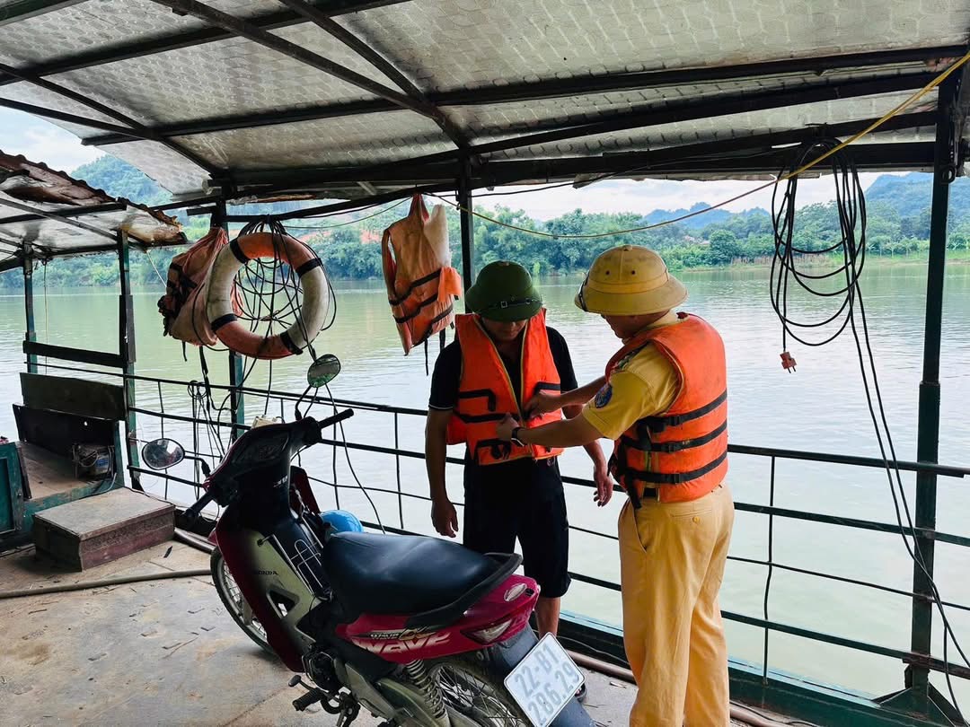 C&oacute; hệ thống s&ocirc;ng hồ lớn, Tuy&ecirc;n Quang ch&uacute; trọng đảm bảo ATGT, hạn chế tai nạn đường thủy- Ảnh 3.
