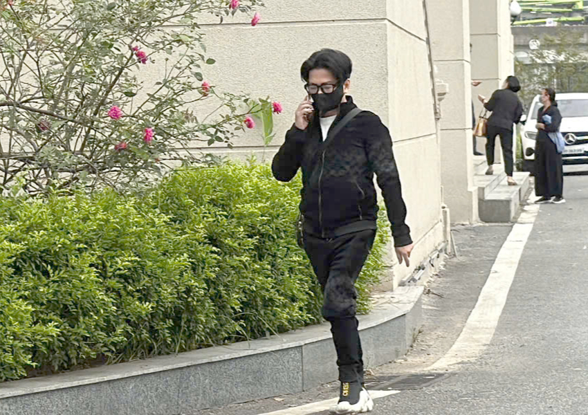 Ca sĩ Vũ Ngọc H&agrave; hầu t&ograve;a trong vụ &aacute;n đ&aacute;nh bạc tại kh&aacute;ch sạn Pullman- Ảnh 1.